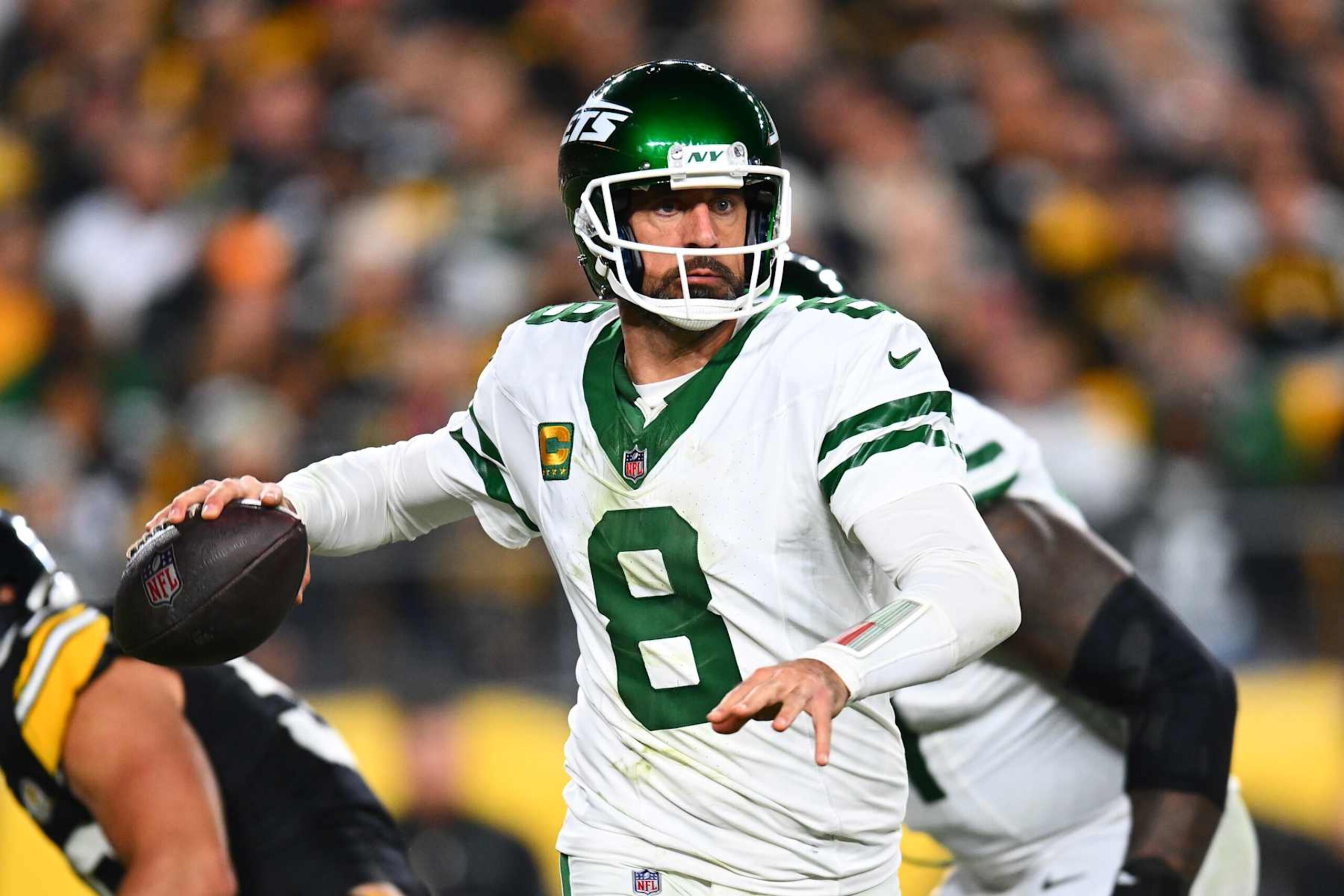 PITTSBURGH, PENNSYLVANIA - OCTOBER 20: Aaron Rodgers #8 of the New York Jets throws a pass during the third quarter against the Pittsburgh Steelers at Acrisure Stadium on October 20, 2024 in Pittsburgh, Pennsylvania. (Photo by Joe Sargent/Getty Images)