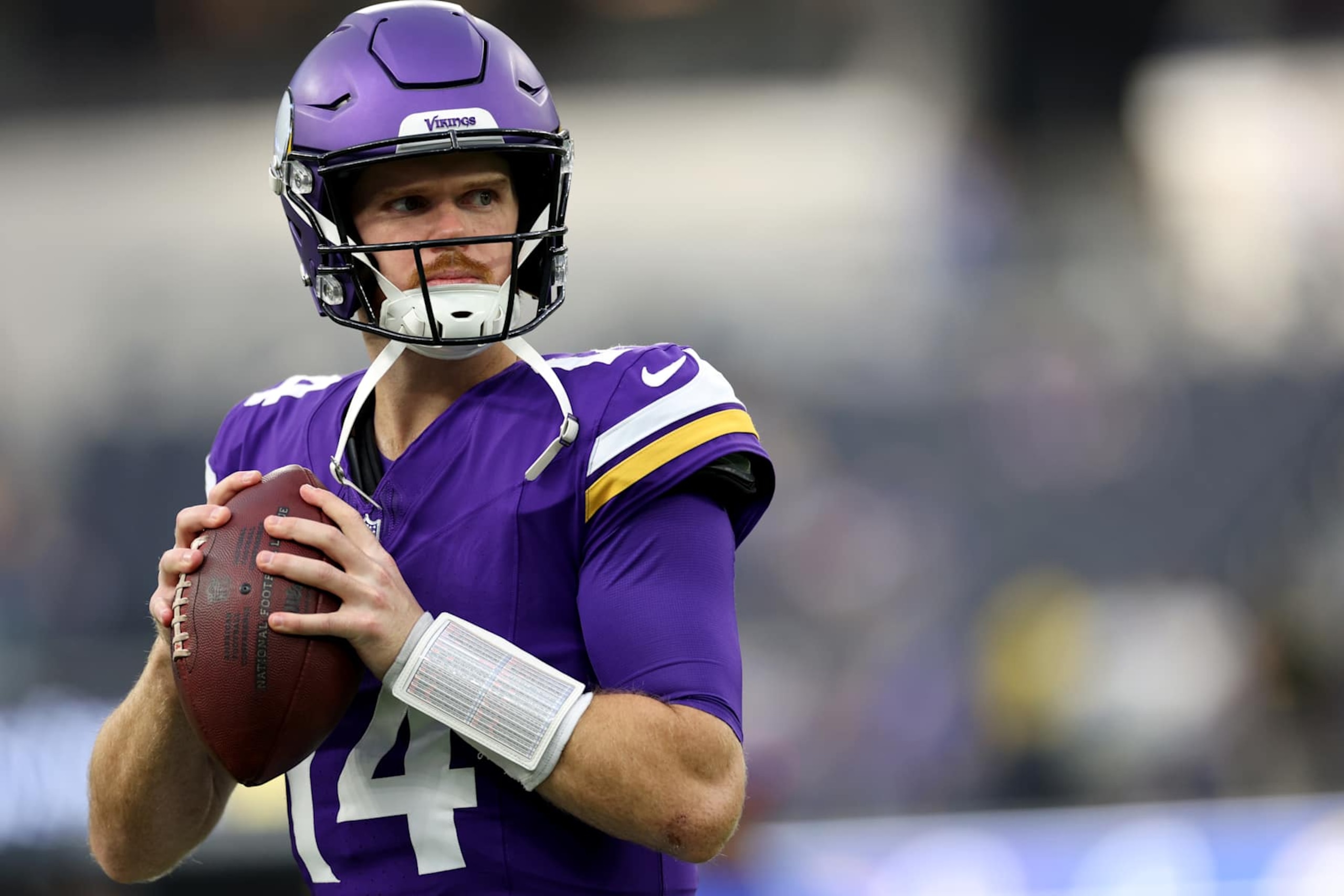 INGLEWOOD, CALIFORNIA - OCTOBER 24: Sam Darnold #14 of the Minnesota Vikings warms up before the game against the Los Angeles Rams at SoFi Stadium on October 24, 2024 in Inglewood, California. (Photo by Harry How/Getty Images)