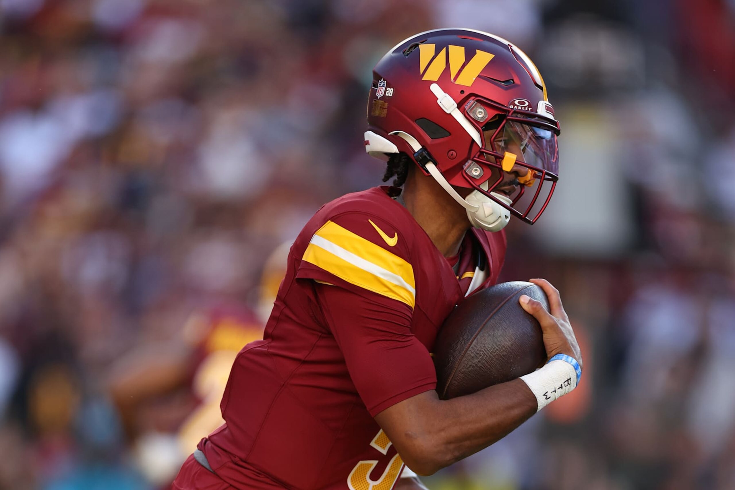 LANDOVER, MARYLAND - OCTOBER 20: Jayden Daniels #5 of the Washington Commanders rushes with the ball against the Carolina Panthers during the first quarter at Northwest Field on October 20, 2024 in Landover, Maryland. (Photo by Patrick Smith/Getty Images) LANDOVER, MARYLAND - OCTOBER 20: Jayden Daniels #5 of the Washington Commanders rushes with the ball against the Carolina Panthers during the first quarter at Northwest Field on October 20, 2024 in Landover, Maryland. (Photo by Patrick Smith/Getty Images)
