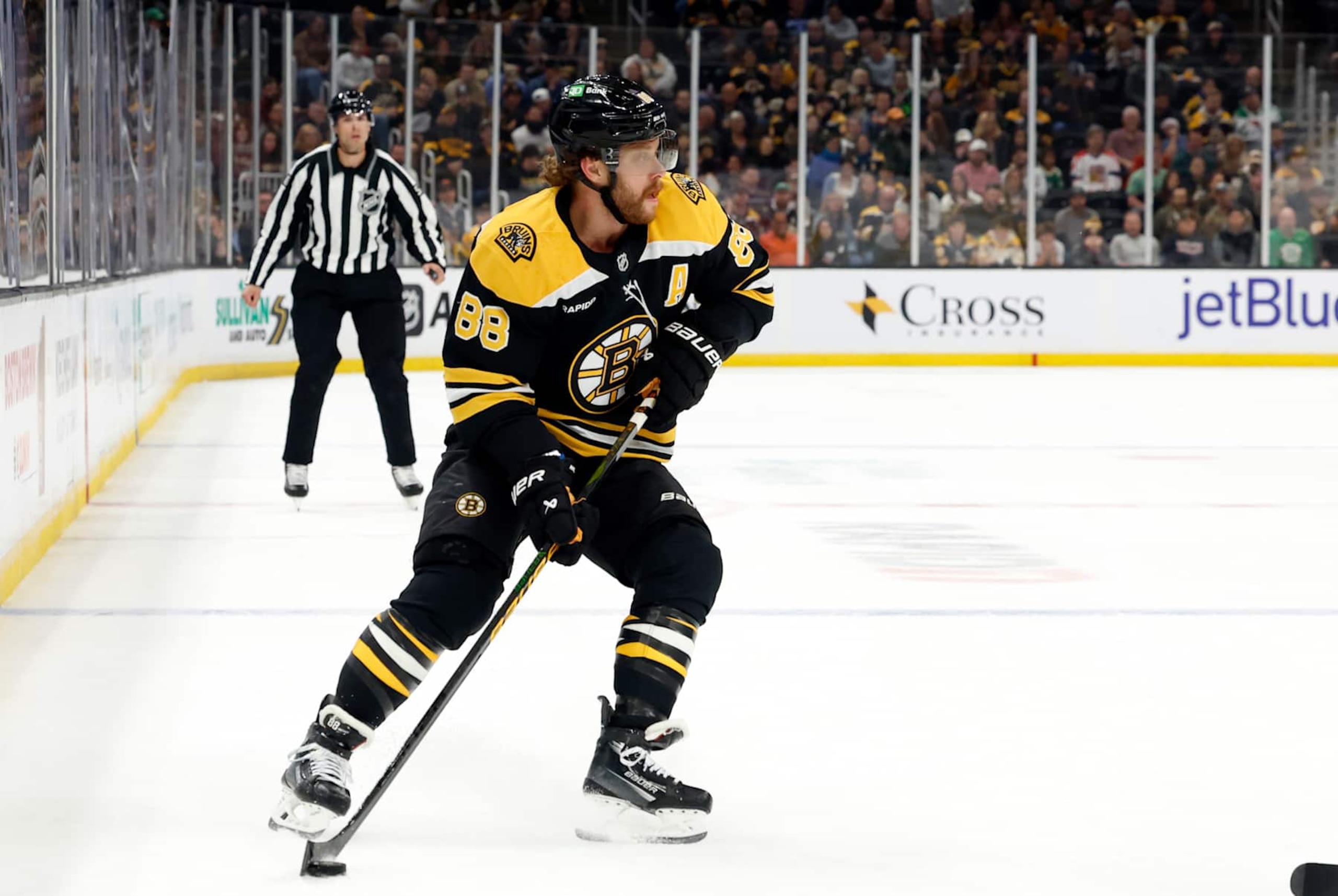 BOSTON, MA - OCTOBER 24: Boston Bruins right wing David Pastrnak (88) holds the puck during a game between the Boston Bruins and the Dallas Stars on October 24, 2024, at TD Garden in Boston, Massachusetts. (Photo by Fred Kfoury III/Icon Sportswire via Getty Images) BOSTON, MA - OCTOBER 24: Boston Bruins right wing David Pastrnak (88) holds the puck during a game between the Boston Bruins and the Dallas Stars on October 24, 2024, at TD Garden in Boston, Massachusetts. (Photo by Fred Kfoury III/Icon Sportswire via Getty Images)