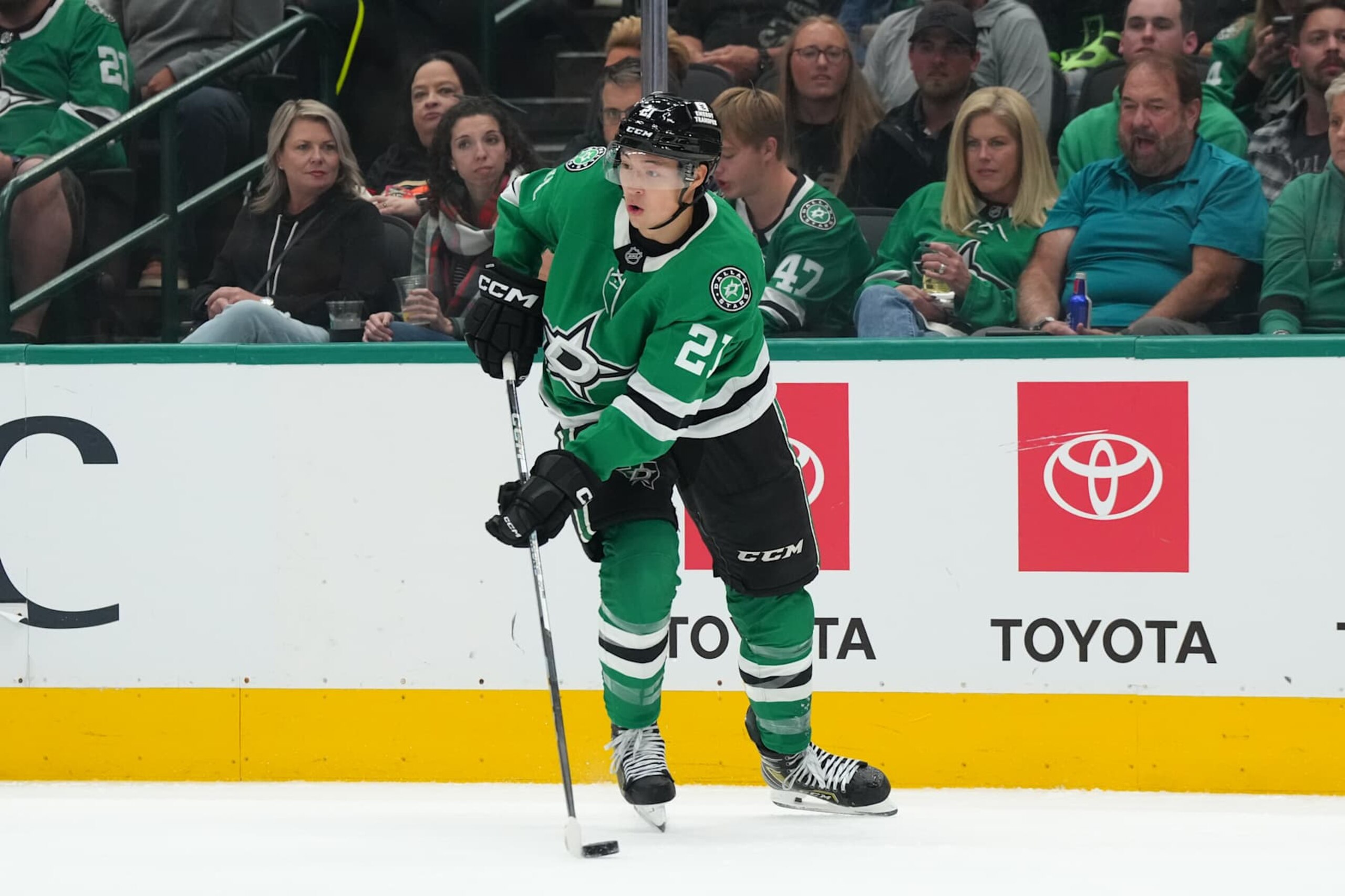 DALLAS, TEXAS - OCTOBER 15: Jason Robertson #21 of the Dallas Stars skates with the puck during the first period against the San Jose Sharks at American Airlines Center on October 15, 2024 in Dallas, Texas. (Photo by Sam Hodde/Getty Images) DALLAS, TEXAS - OCTOBER 15: Jason Robertson #21 of the Dallas Stars skates with the puck during the first period against the San Jose Sharks at American Airlines Center on October 15, 2024 in Dallas, Texas. (Photo by Sam Hodde/Getty Images)