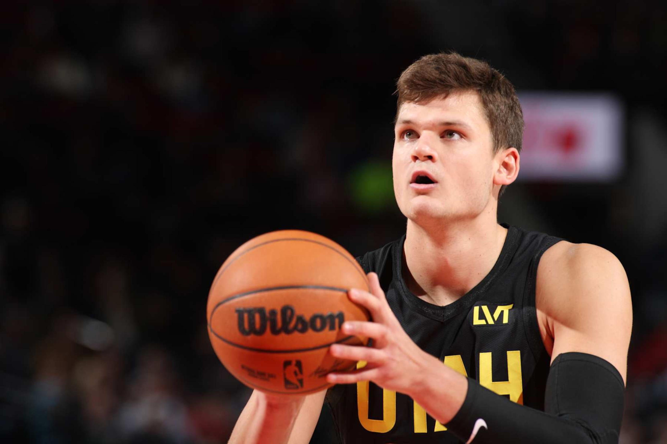 PORTLAND, OR - OCTOBER 18: Walker Kessler #24 of the Utah Jazz free throw against the Portland Trail Blazers on October 18, 2024 at the Moda Center Arena in Portland, Oregon. NOTE TO USER: User expressly acknowledges and agrees that, by downloading and or using this photograph, user is consenting to the terms and conditions of the Getty Images License Agreement. Mandatory Copyright Notice: Copyright 2024 NBAE (Photo by Cameron Browne/NBAE via Getty Images) PORTLAND, OR - OCTOBER 18: Walker Kessler #24 of the Utah Jazz free throw against the Portland Trail Blazers on October 18, 2024 at the Moda Center Arena in Portland, Oregon. NOTE TO USER: User expressly acknowledges and agrees that, by downloading and or using this photograph, user is consenting to the terms and conditions of the Getty Images License Agreement. Mandatory Copyright Notice: Copyright 2024 NBAE (Photo by Cameron Browne/NBAE via Getty Images)