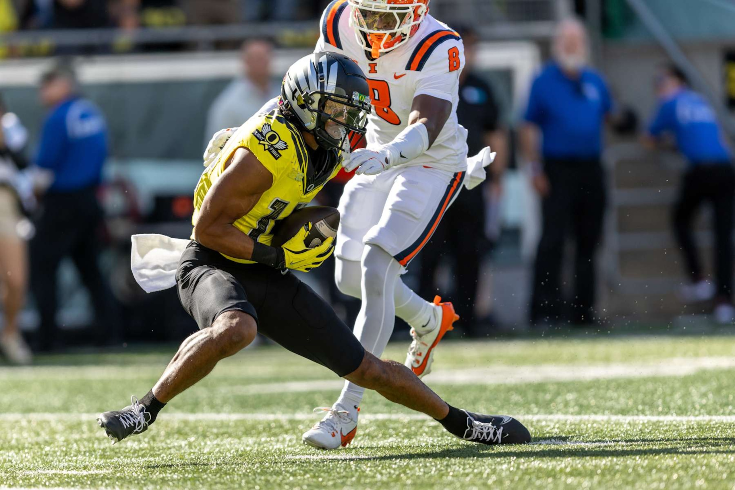 EUGENE, OREGON - OCTOBER 26: Wide receiver Justius Lowe #14 of the Oregon Ducks catches a touchdown pass against defensive back Terrance Brooks #8 of the Illinois Fighting Illini during the first half at Autzen Stadium on October 26, 2024 in Eugene, Oregon.  (Photo by Tom Hauck/Getty Images)