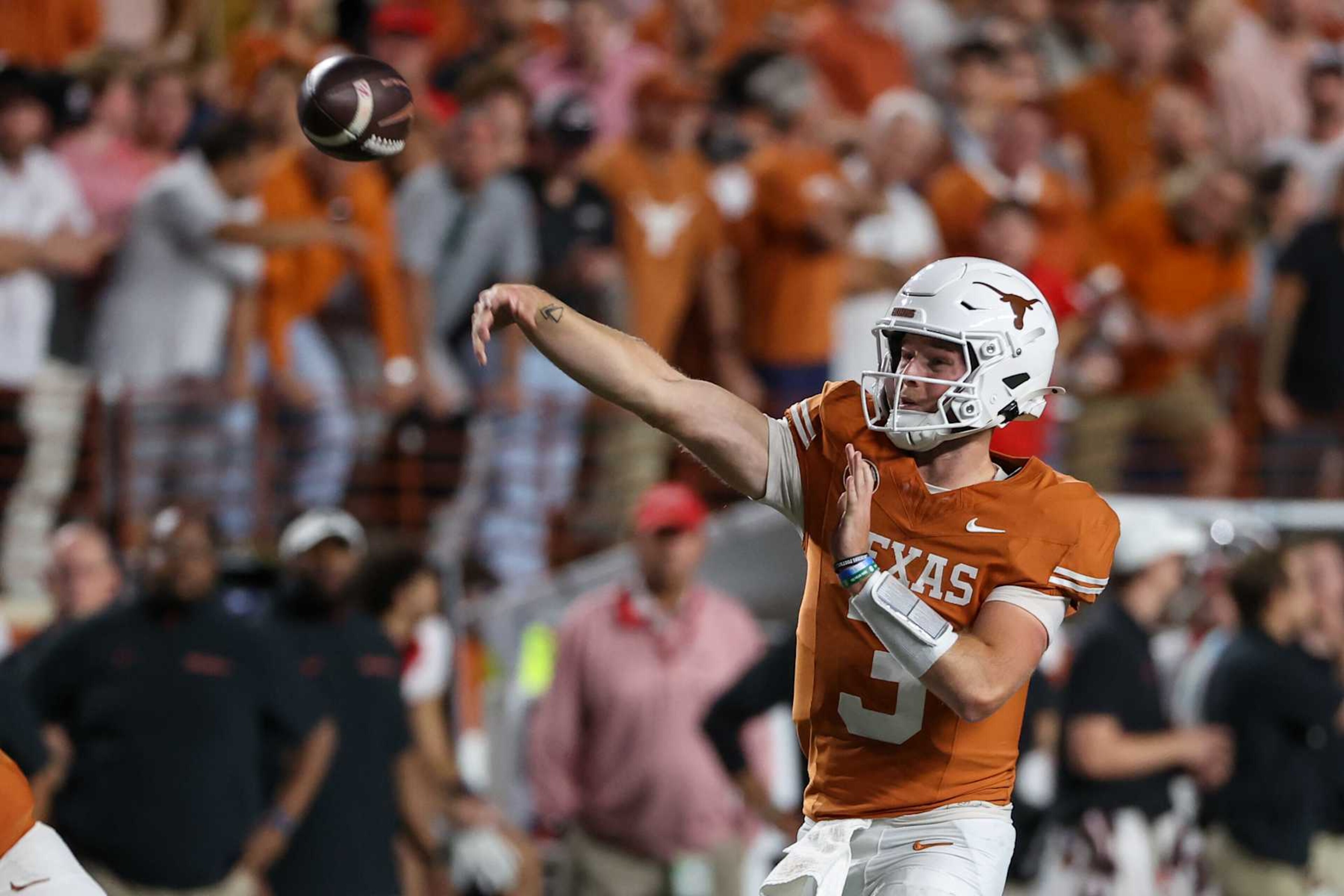 AUSTIN, TX - OCTOBER 19: Texas Longhorns quarterback Quinn Ewers (3) passes the ball during the SEC college football game between Texas Longhorns and Georgia Bulldogs on October 19, 2024, at Darrell K Royal - Texas Memorial Stadium in Austin, TX. (Photo by David Buono/Icon Sportswire via Getty Images) AUSTIN, TX - OCTOBER 19: Texas Longhorns quarterback Quinn Ewers (3) passes the ball during the SEC college football game between Texas Longhorns and Georgia Bulldogs on October 19, 2024, at Darrell K Royal - Texas Memorial Stadium in Austin, TX. (Photo by David Buono/Icon Sportswire via Getty Images)