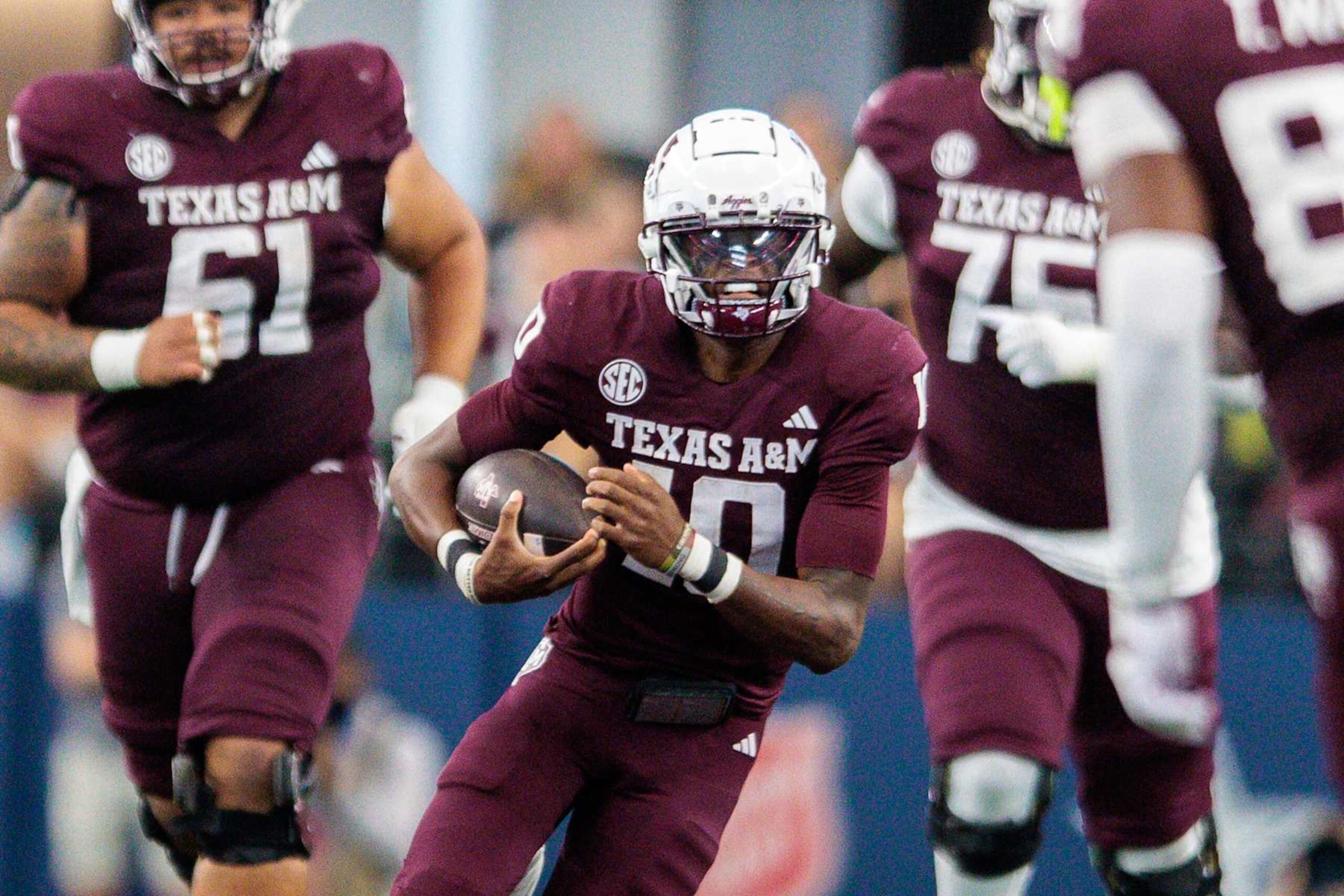 ARLINGTON, TX - SEPTEMBER 28: Texas A&M Aggies quarterback Marcel Reed (10) runs the ball against the Arkansas Razorbacks during the Southwest Classic game on September 28, 2024 at ATT Stadium in Arlington, Texas. (Photo by William Purnell/Icon Sportswire via Getty Images)