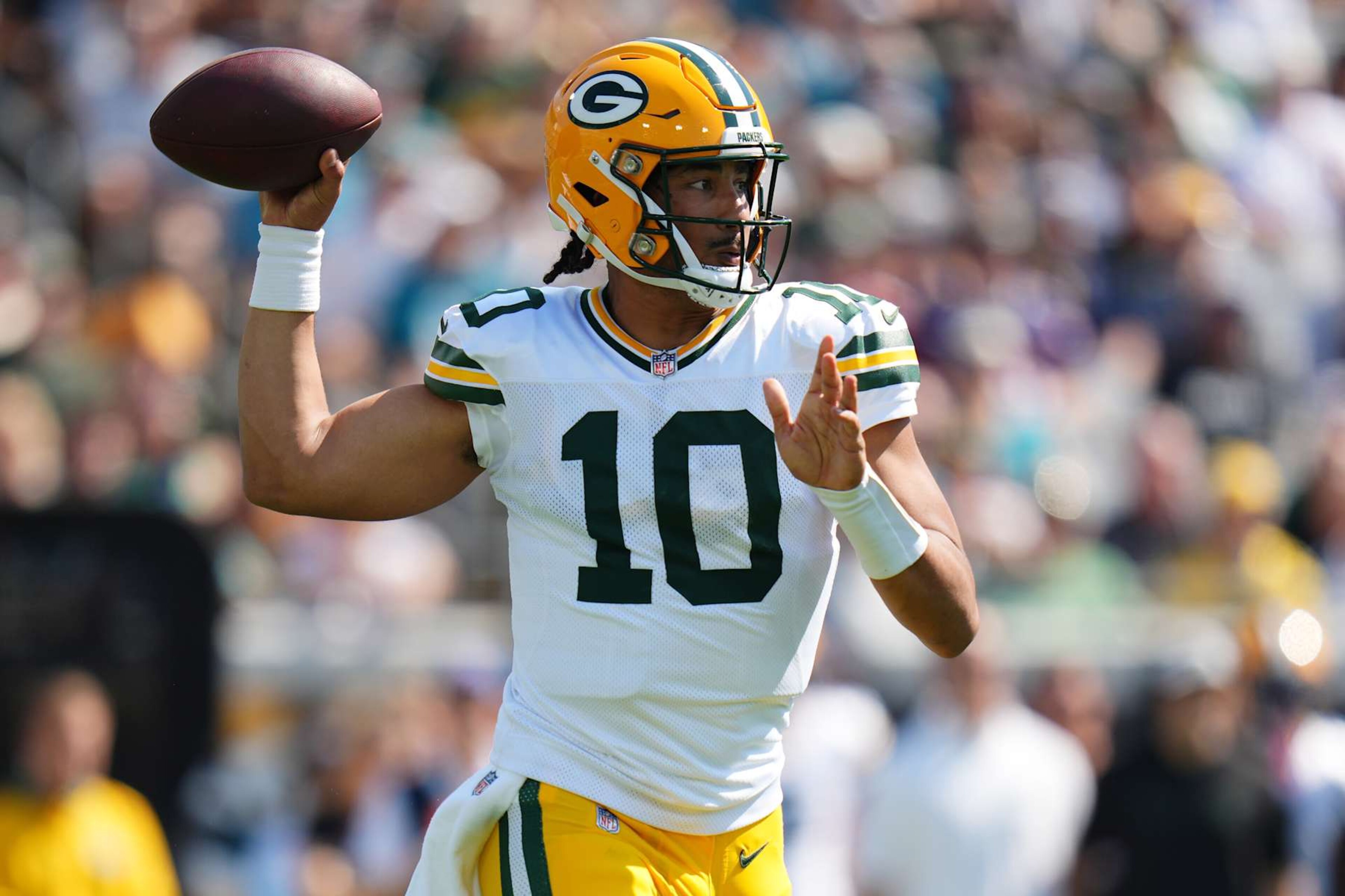JACKSONVILLE, FLORIDA - OCTOBER 27:  Jordan Love #10 of the Green Bay Packers looks to pass against the Jacksonville Jaguars during the first quarter at EverBank Stadium on October 27, 2024 in Jacksonville, Florida. (Photo by Rich Storry/Getty Images)