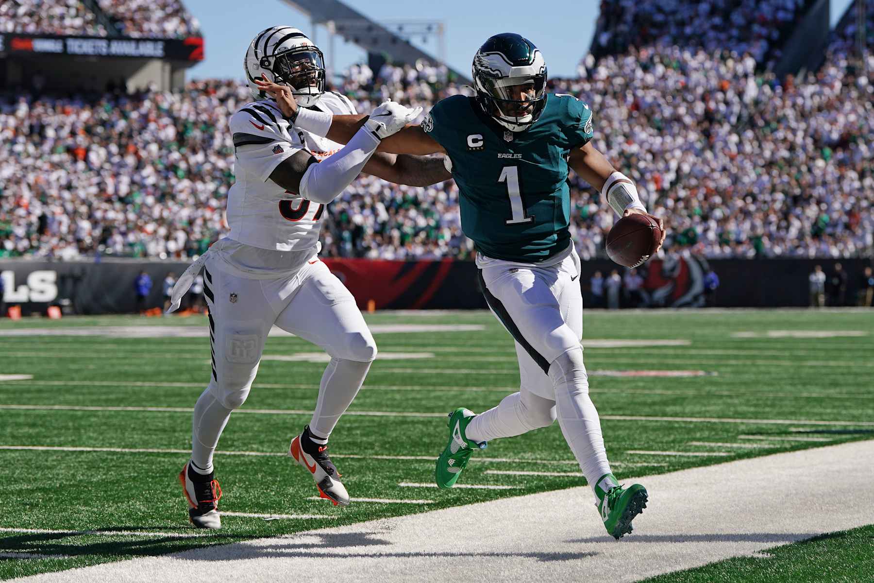 Eagles QB Jalen Hurts and Bengals LB Germaine Pratt