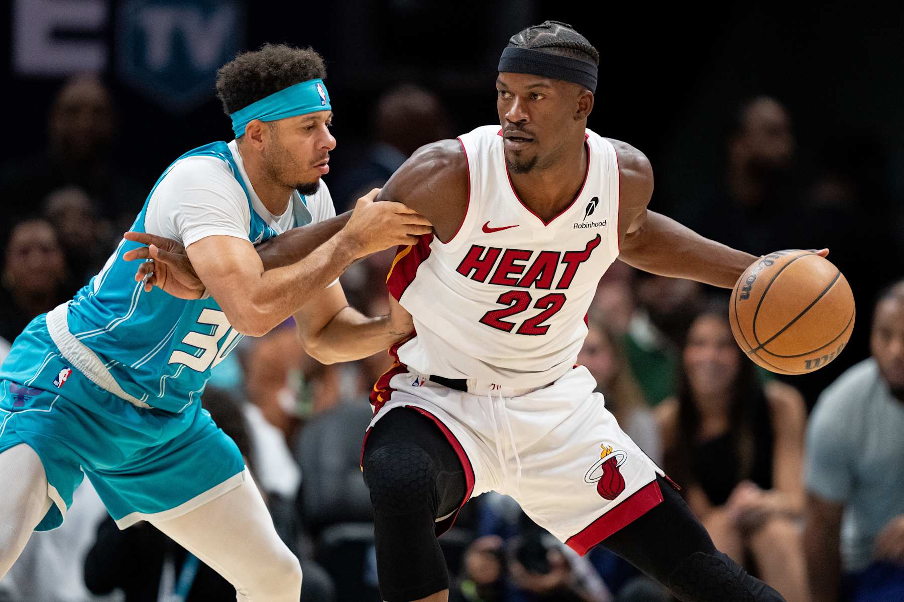 CHARLOTTE, NORTH CAROLINA - OCTOBER 26: Seth Curry #30 of the Charlotte Hornets guards Jimmy Butler #22 of the Miami Heat in the first quarter during their game at Spectrum Center on October 26, 2024 in Charlotte, North Carolina. NOTE TO USER: User expressly acknowledges and agrees that, by downloading and or using this photograph, User is consenting to the terms and conditions of the Getty Images License Agreement. (Photo by Jacob Kupferman/Getty Images)