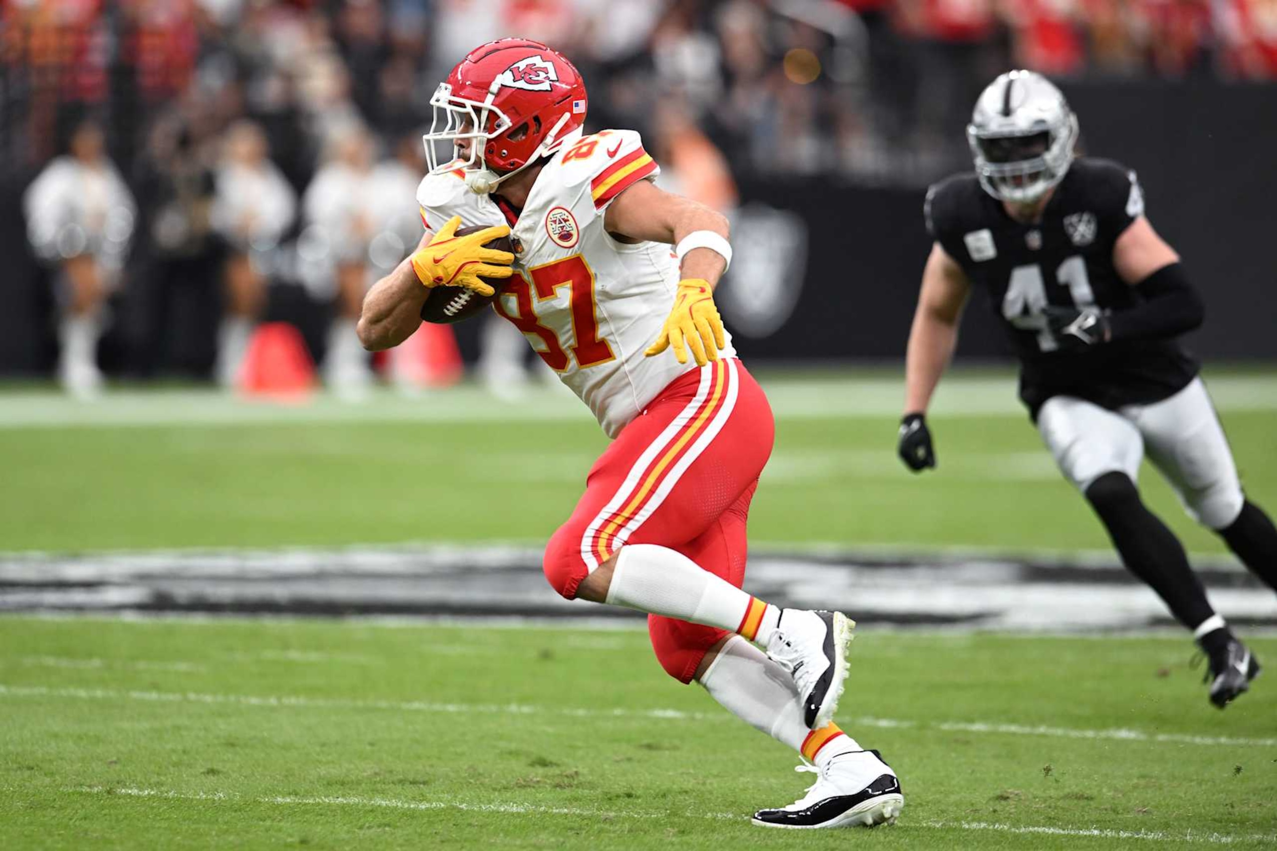 LAS VEGAS, NEVADA - OCTOBER 27: Travis Kelce #87 of the Kansas City Chiefs catches a pass in the first quarter of a game against the Las Vegas Raiders at Allegiant Stadium on October 27, 2024 in Las Vegas, Nevada. (Photo by Candice Ward/Getty Images) LAS VEGAS, NEVADA - OCTOBER 27: Travis Kelce #87 of the Kansas City Chiefs catches a pass in the first quarter of a game against the Las Vegas Raiders at Allegiant Stadium on October 27, 2024 in Las Vegas, Nevada. (Photo by Candice Ward/Getty Images)