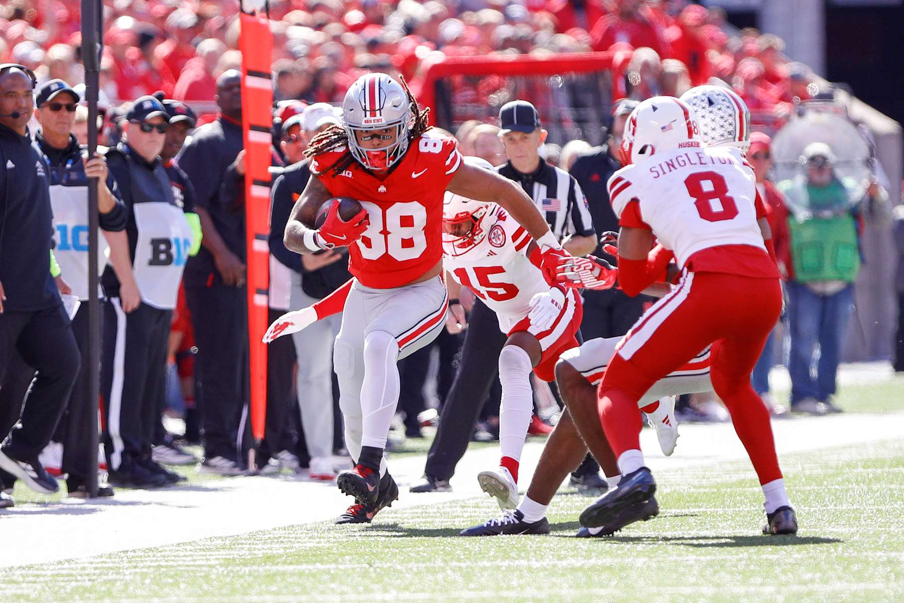 COLUMBUS, OH - OCTOBER 26: Ohio State Buckeyes tight end Gee Scott Jr. (88) carries the ball during the game against the Nebraska Cornhuskers and the Ohio State Buckeyes on October 26, 2024, at Ohio Stadium in Columbus, OH. (Photo by Ian Johnson/Icon Sportswire via Getty Images)