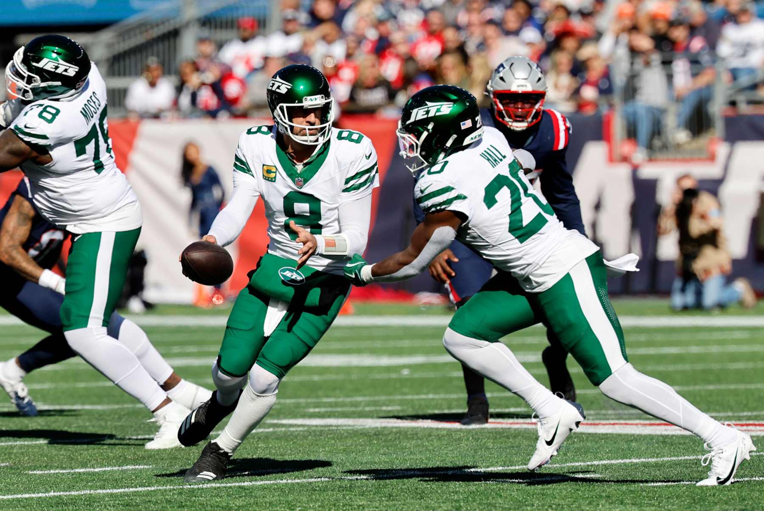 FOXBOROUGH, MA - OCTOBER 27: New York Jets quarterback Aaron Rodgers (8) fakes a handoff to New York Jets running back Breece Hall (20) during a game between the New England Patriots and the New York Jets on October 27, 2024, at Gillette Stadium in Foxborough, Massachusetts. (Photo by Fred Kfoury III/Icon Sportswire via Getty Images)