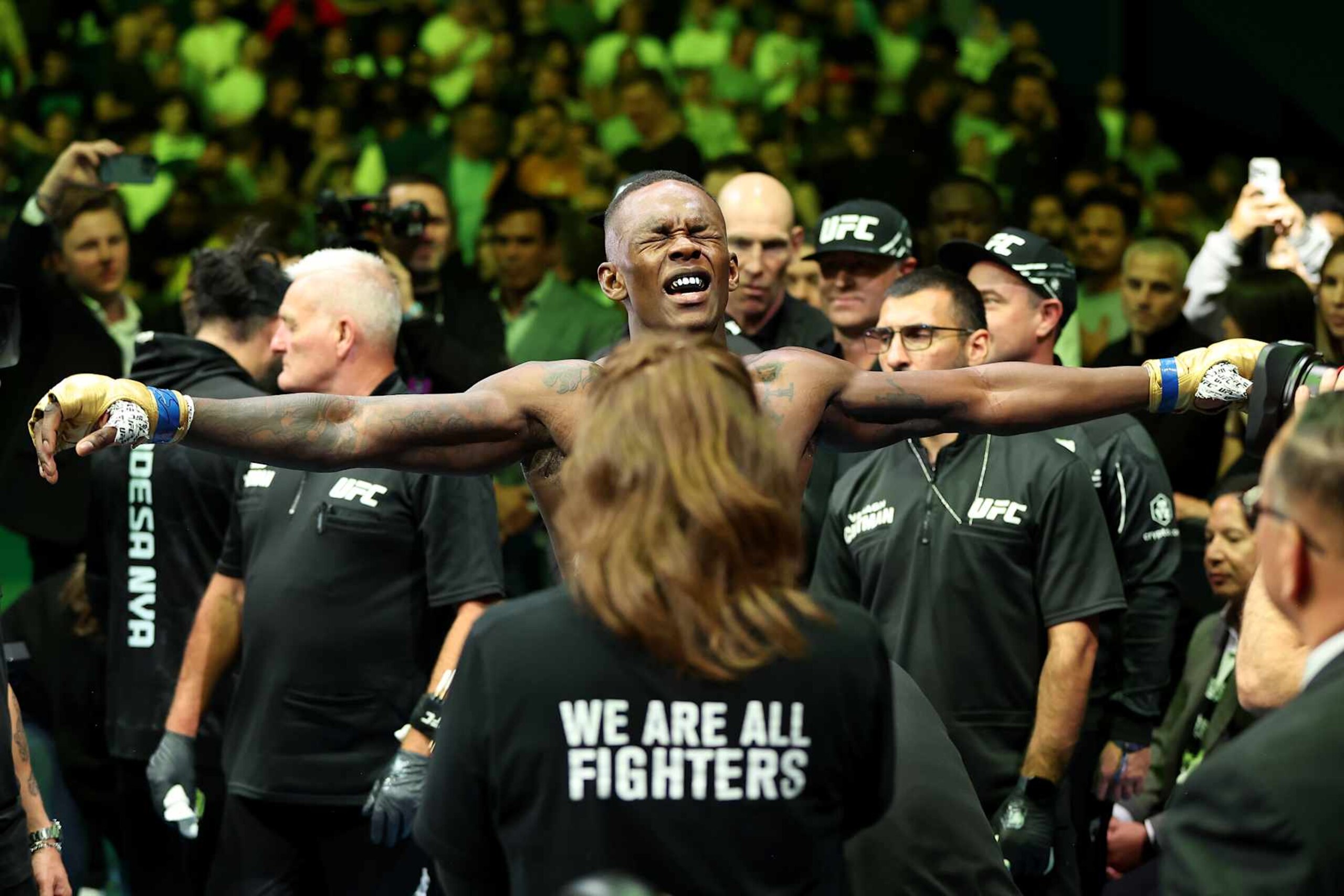 Israel Adesanya prepares to fight Dricus Du Plessis Israel Adesanya prepares to fight Dricus Du Plessis