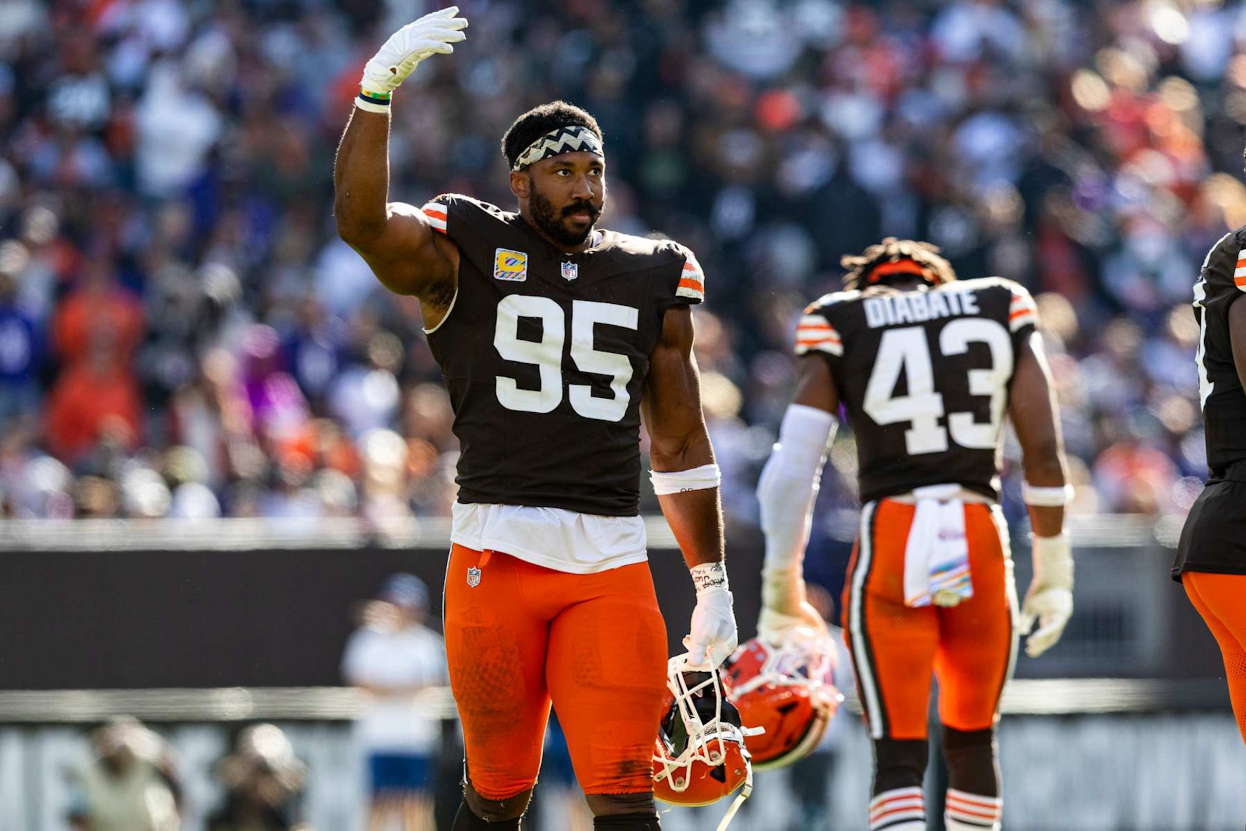 CLEVELAND, OHIO - OCTOBER 27: Myles Garrett #95 of the Cleveland Browns waves to the crowd during the third quarter of the game against the Baltimore Ravens at Huntington Bank Field on October 27, 2024 in Cleveland, Ohio. The Browns beat the Ravens 29-24. (Photo by Lauren Leigh Bacho/Getty Images) CLEVELAND, OHIO - OCTOBER 27: Myles Garrett #95 of the Cleveland Browns waves to the crowd during the third quarter of the game against the Baltimore Ravens at Huntington Bank Field on October 27, 2024 in Cleveland, Ohio. The Browns beat the Ravens 29-24. (Photo by Lauren Leigh Bacho/Getty Images)