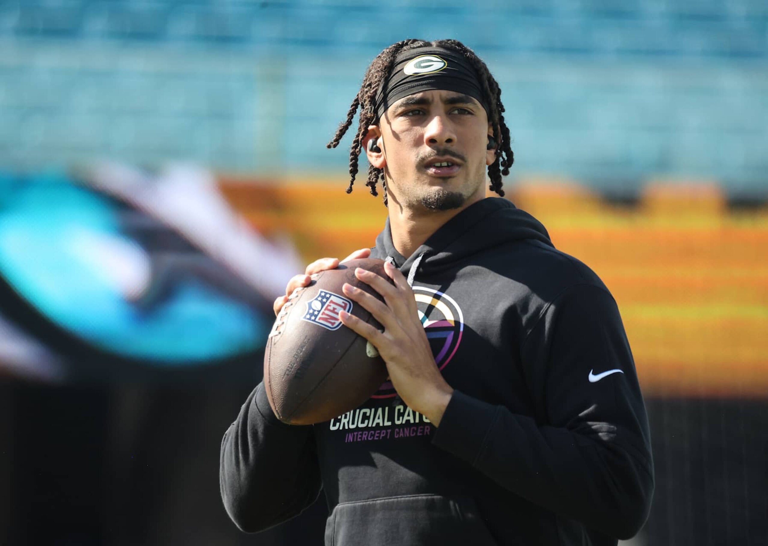 JACKSONVILLE, FLORIDA - OCTOBER 27: Jordan Love #10 of the Green Bay Packers warms up before playing the Jacksonville Jaguars at EverBank Stadium on October 27, 2024 in Jacksonville, Florida. (Photo by Mike Carlson/Getty Images)