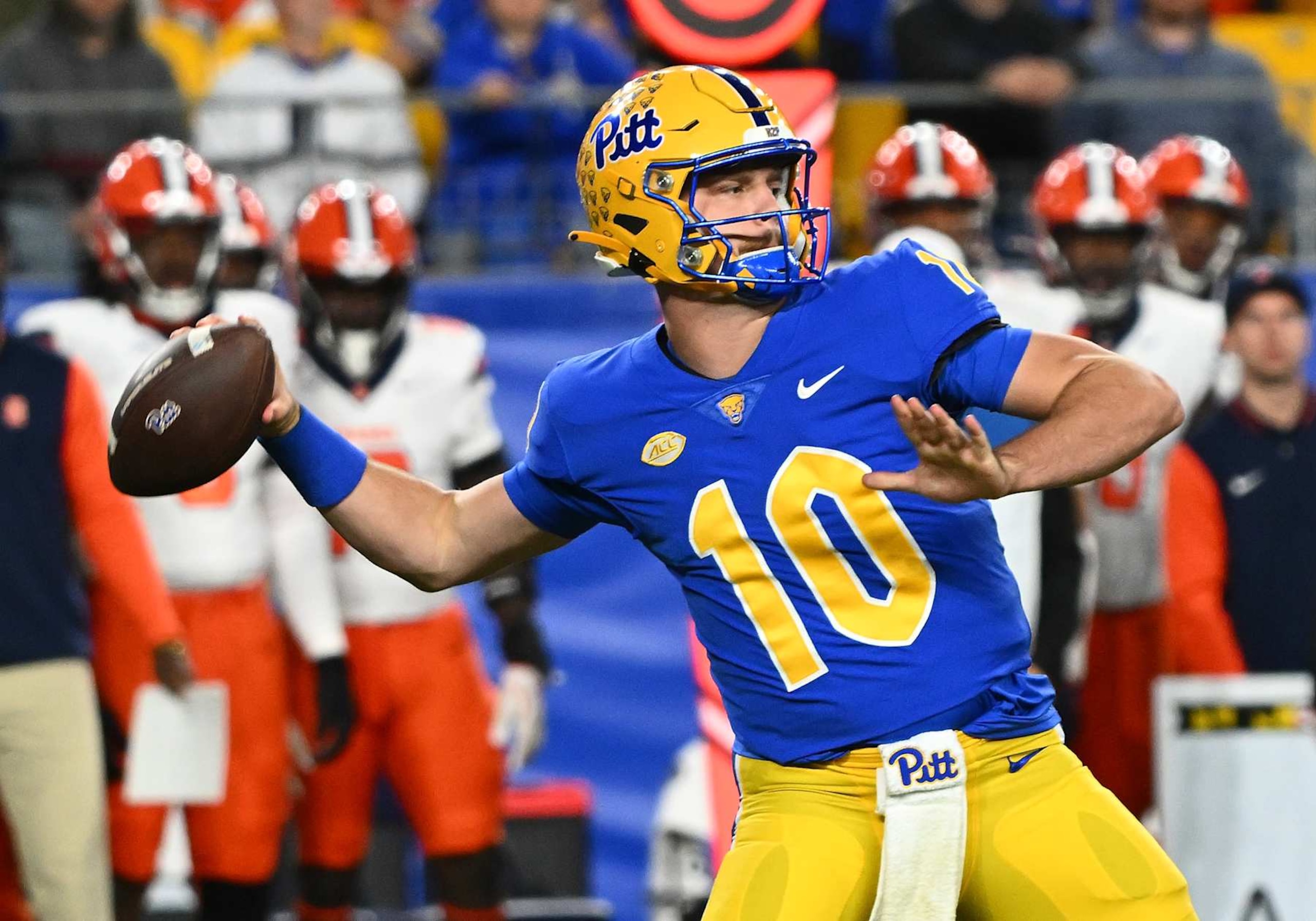 PITTSBURGH, PENNSYLVANIA - OCTOBER 24: Eli Holstein #10 of the Pittsburgh Panthers drops back to pass in the first quarter during the game against the Syracuse Orange at Acrisure Stadium on October 24, 2024 in Pittsburgh, Pennsylvania. (Photo by Justin Berl/Getty Images) PITTSBURGH, PENNSYLVANIA - OCTOBER 24: Eli Holstein #10 of the Pittsburgh Panthers drops back to pass in the first quarter during the game against the Syracuse Orange at Acrisure Stadium on October 24, 2024 in Pittsburgh, Pennsylvania. (Photo by Justin Berl/Getty Images)
