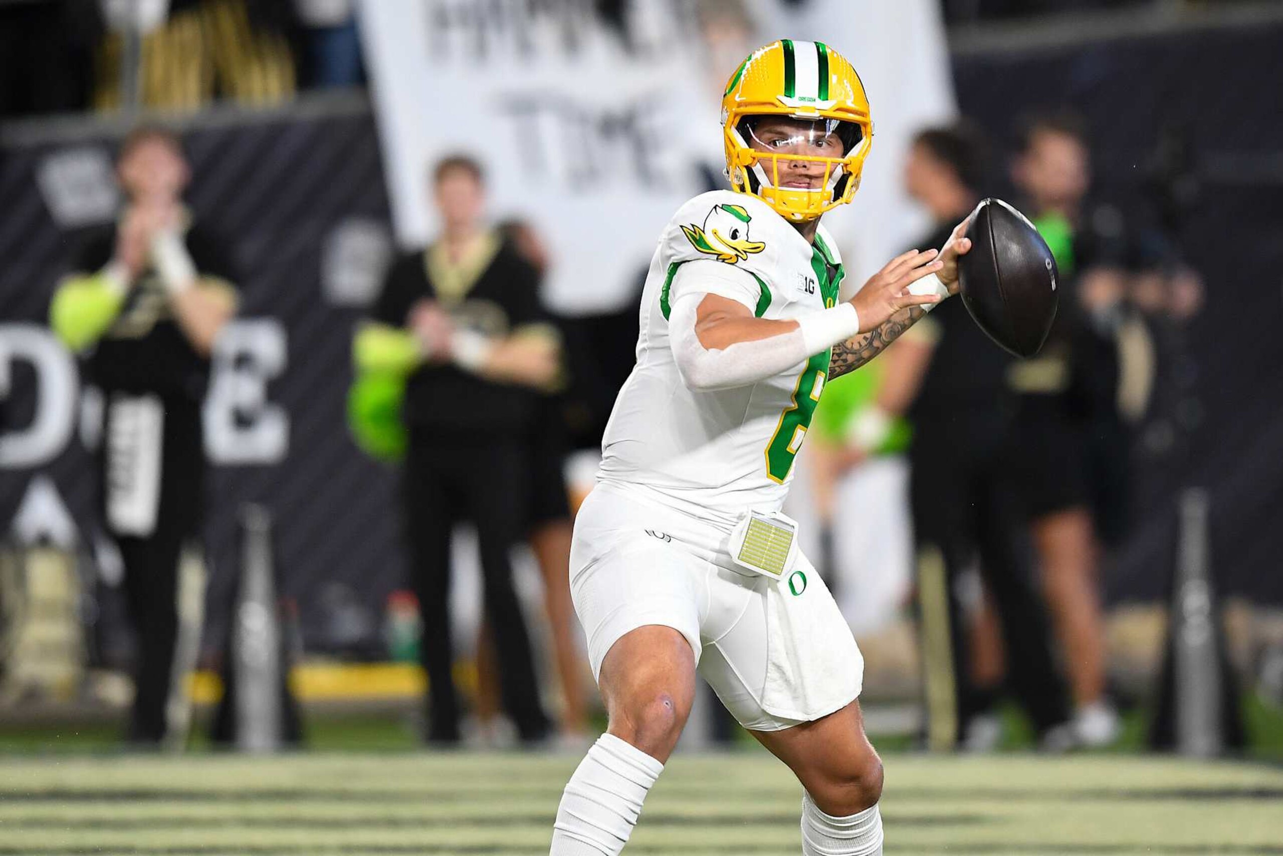 WEST LAFAYETTE, IN - OCTOBER 18: Oregon Ducks Quarterback Dillon Gabriel (8) passes during the college football game between the Oregon Ducks and the Purdue Boilermakers on October 18, 2024, at Ross-Ade Stadium in West Lafayette, Indiana. (Photo by Michael Allio/Icon Sportswire via Getty Images) WEST LAFAYETTE, IN - OCTOBER 18: Oregon Ducks Quarterback Dillon Gabriel (8) passes during the college football game between the Oregon Ducks and the Purdue Boilermakers on October 18, 2024, at Ross-Ade Stadium in West Lafayette, Indiana. (Photo by Michael Allio/Icon Sportswire via Getty Images)