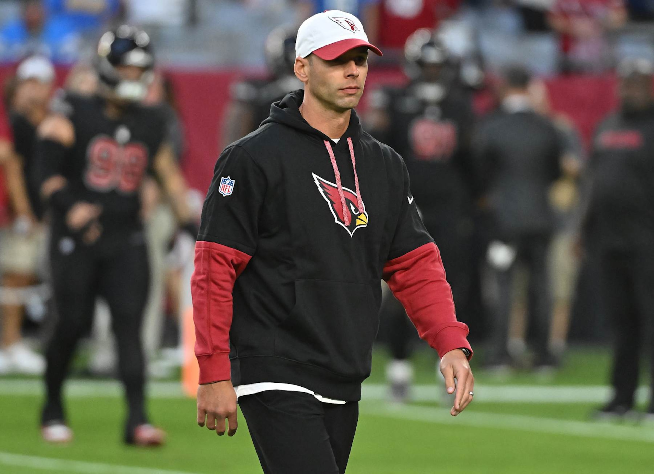 GLENDALE, ARIZONA - OCTOBER 21: Head coach Jonathan Gannon of the Arizona Cardinals on the field before a game against the Los Angeles Chargers at State Farm Stadium on October 21, 2024 in Glendale, Arizona. (Photo by Norm Hall/Getty Images) GLENDALE, ARIZONA - OCTOBER 21: Head coach Jonathan Gannon of the Arizona Cardinals on the field before a game against the Los Angeles Chargers at State Farm Stadium on October 21, 2024 in Glendale, Arizona. (Photo by Norm Hall/Getty Images)