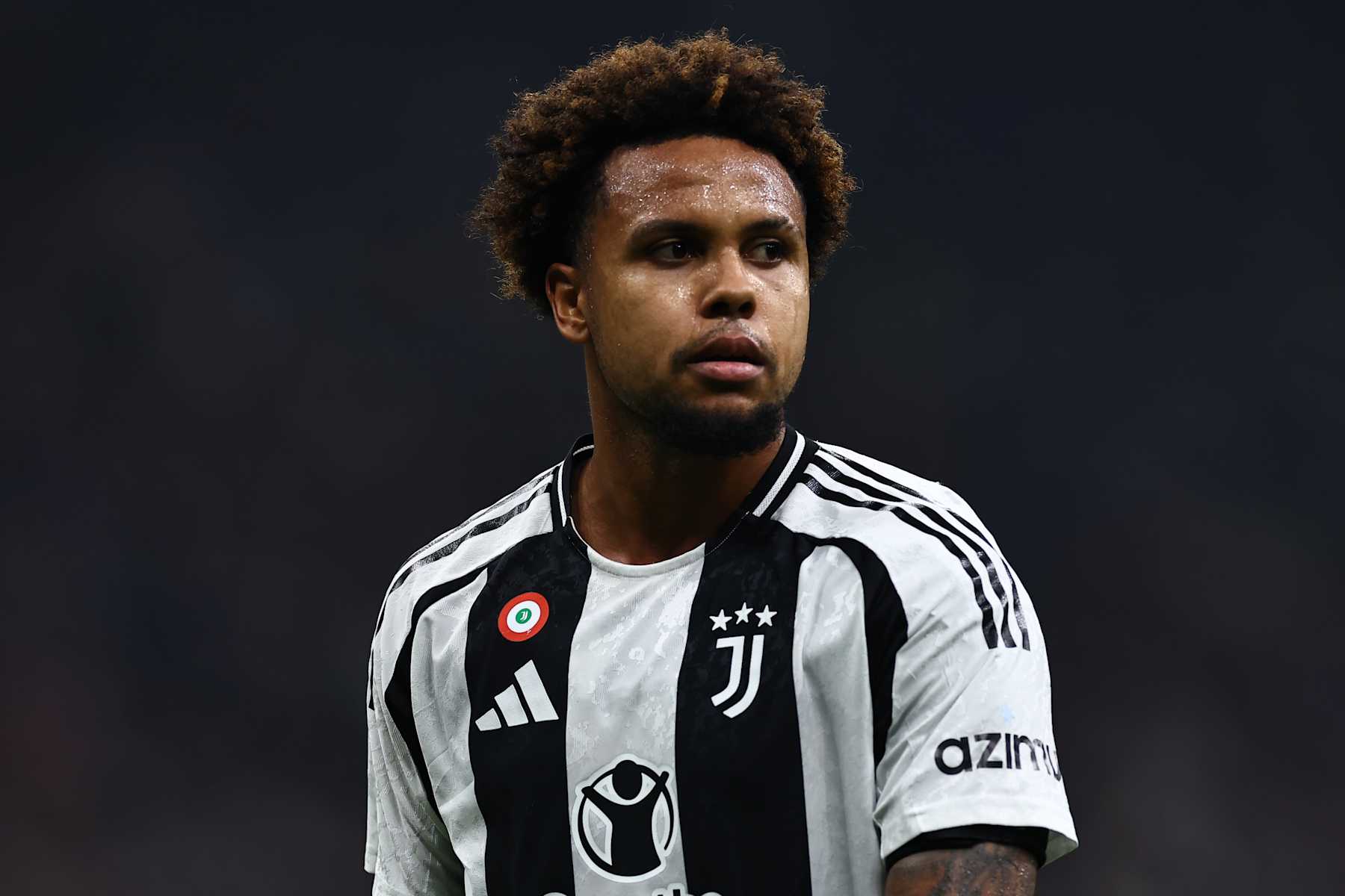 MILAN, ITALY - OCTOBER 27: Weston McKennie of Juventus FC looks on during the Serie A match between FC Internazionale and Juventus at Stadio Giuseppe Meazza on October 27, 2024 in Milan, Italy. (Photo by Luca Amedeo Bizzarri/Getty Images)
