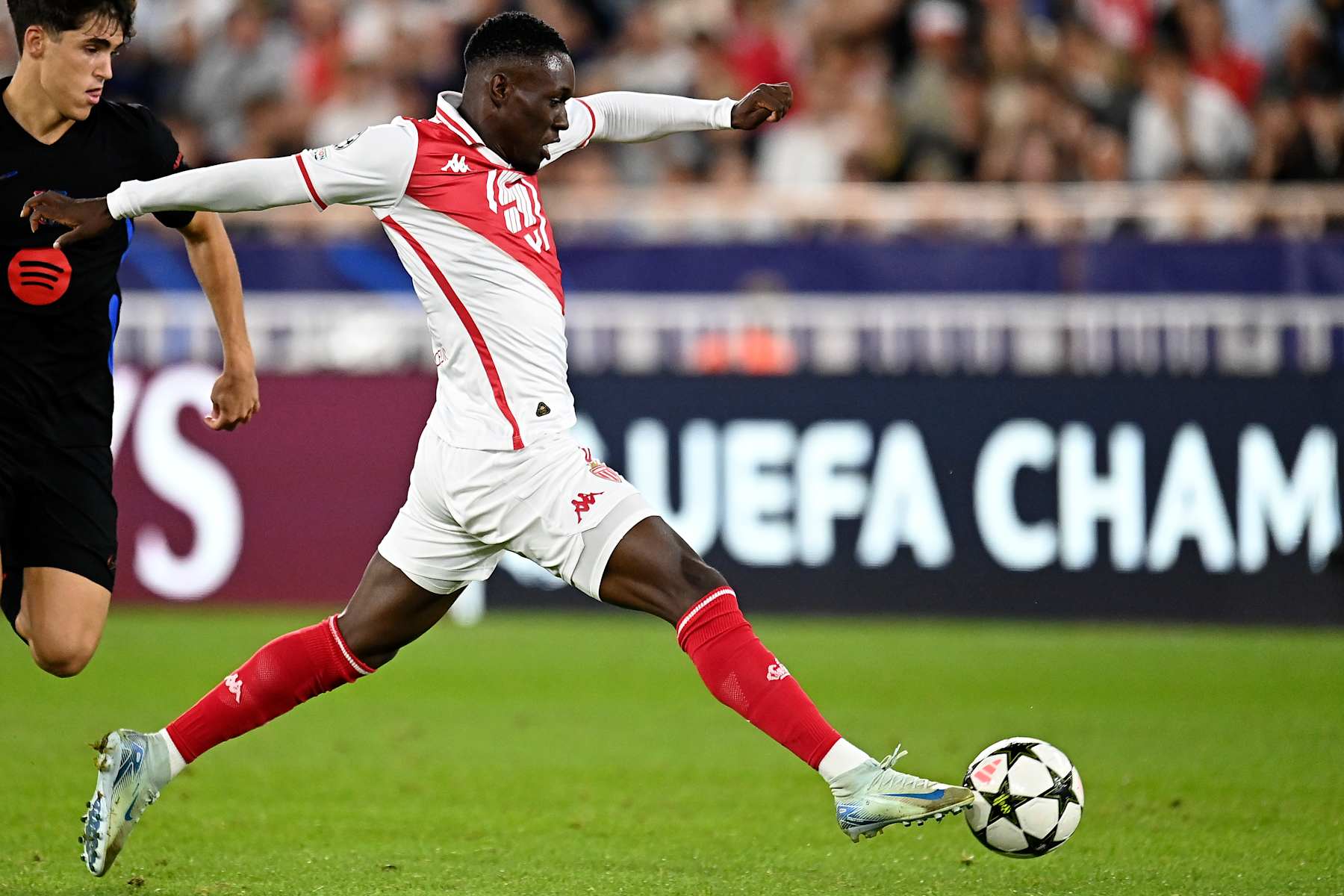 MONACO, MONACO - SEPTEMBER 19: Folarin Balogun of AS Monaco on the ball during the UEFA Champions League 2024/25 League Phase MD1 match between AS Monaco and FC Barcelona at Stade Louis II on September 19, 2024 in Monaco, Monaco. (Photo by Neal Simpson/Allstar/Getty Images)