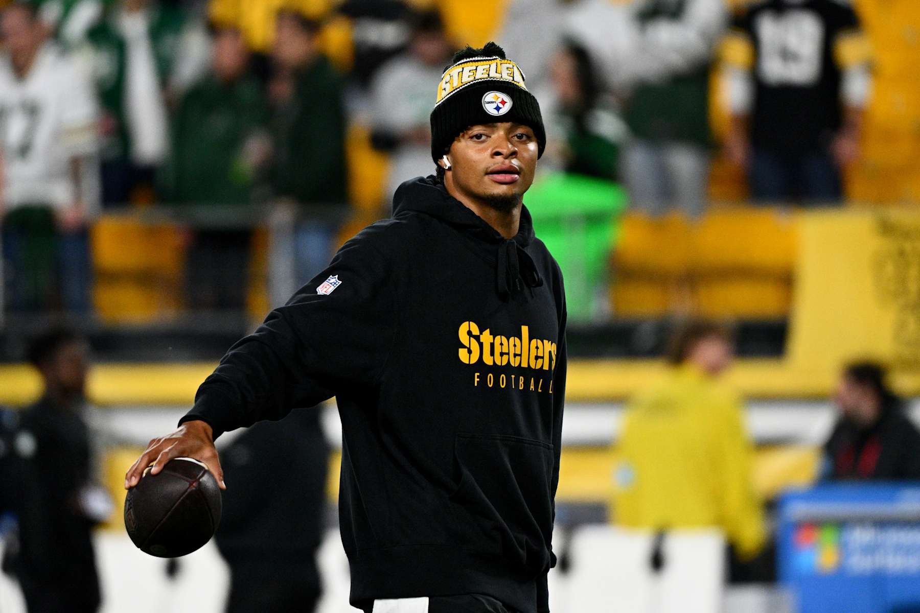 PITTSBURGH, PENNSYLVANIA - OCTOBER 20: Justin Fields #2 of the Pittsburgh Steelers warms up prior to the game against the New York Jets at Acrisure Stadium on October 20, 2024 in Pittsburgh, Pennsylvania. (Photo by Justin Berl/Getty Images)
