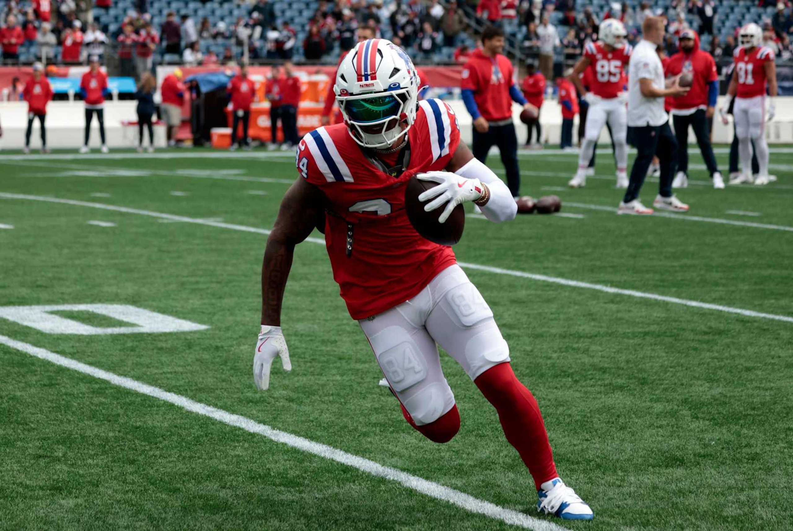 FOXBOROUGH, MA - OCTOBER 13: New England Patriots wide receiver Kendrick Bourne (84) turns after a catch in warm up before a game between the New England Patriots and the Houston Texans on October 13, 2024, at Gillette Stadium in Foxborough, Massachusetts. (Photo by Fred Kfoury III/Icon Sportswire via Getty Images)