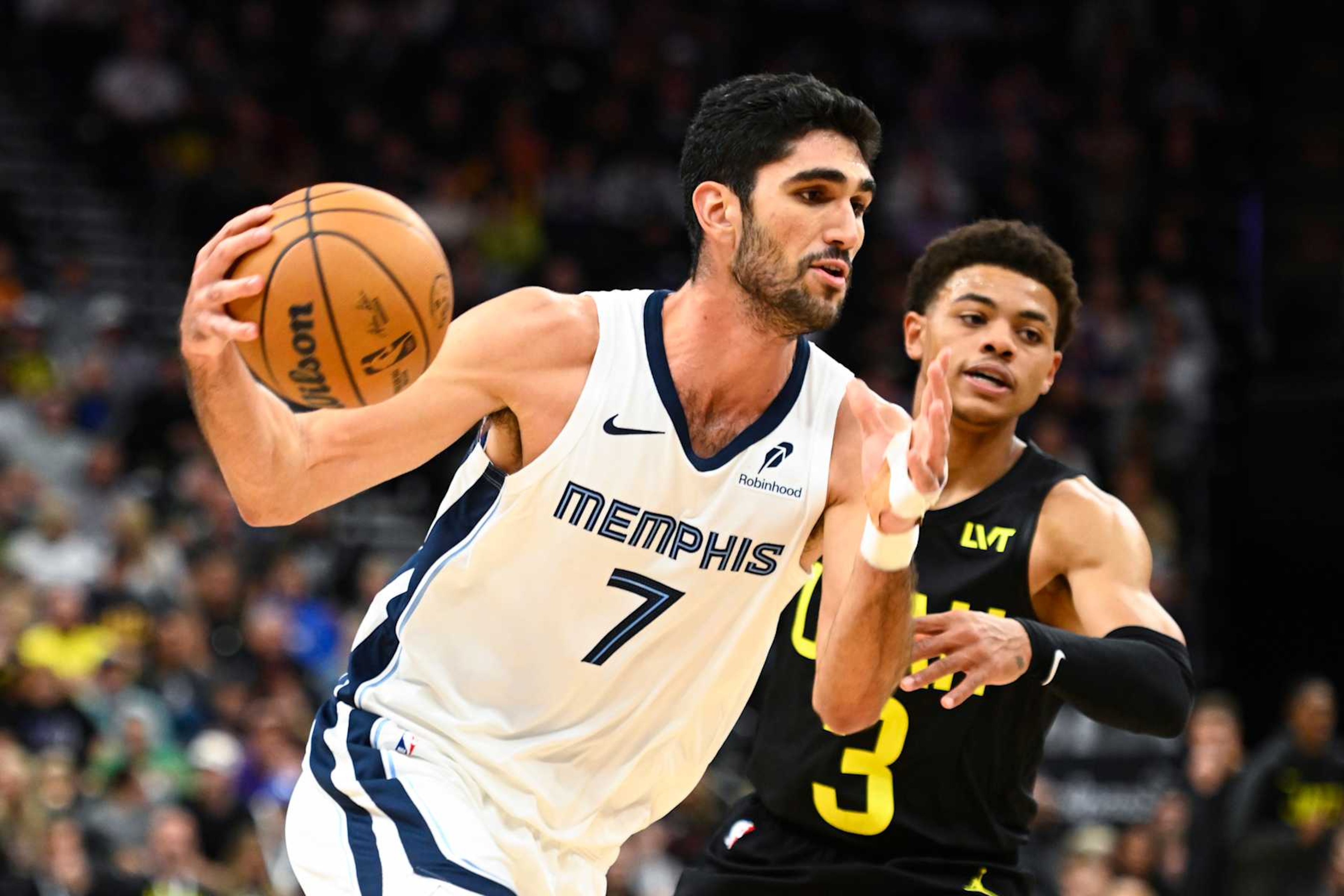 SALT LAKE CITY, UTAH - OCTOBER 23: Santi Aldama #7 of the Memphis Grizzlies dribbles the ball against the Utah Jazz during the third quarter at Delta Center on October 23, 2024 in Salt Lake City, Utah. NOTE TO USER: User expressly acknowledges and agrees that, by downloading and or using this photograph, User is consenting to the terms and conditions of the Getty Images License Agreement. (Photo by Alex Goodlett/Getty Images) SALT LAKE CITY, UTAH - OCTOBER 23: Santi Aldama #7 of the Memphis Grizzlies dribbles the ball against the Utah Jazz during the third quarter at Delta Center on October 23, 2024 in Salt Lake City, Utah. NOTE TO USER: User expressly acknowledges and agrees that, by downloading and or using this photograph, User is consenting to the terms and conditions of the Getty Images License Agreement. (Photo by Alex Goodlett/Getty Images)