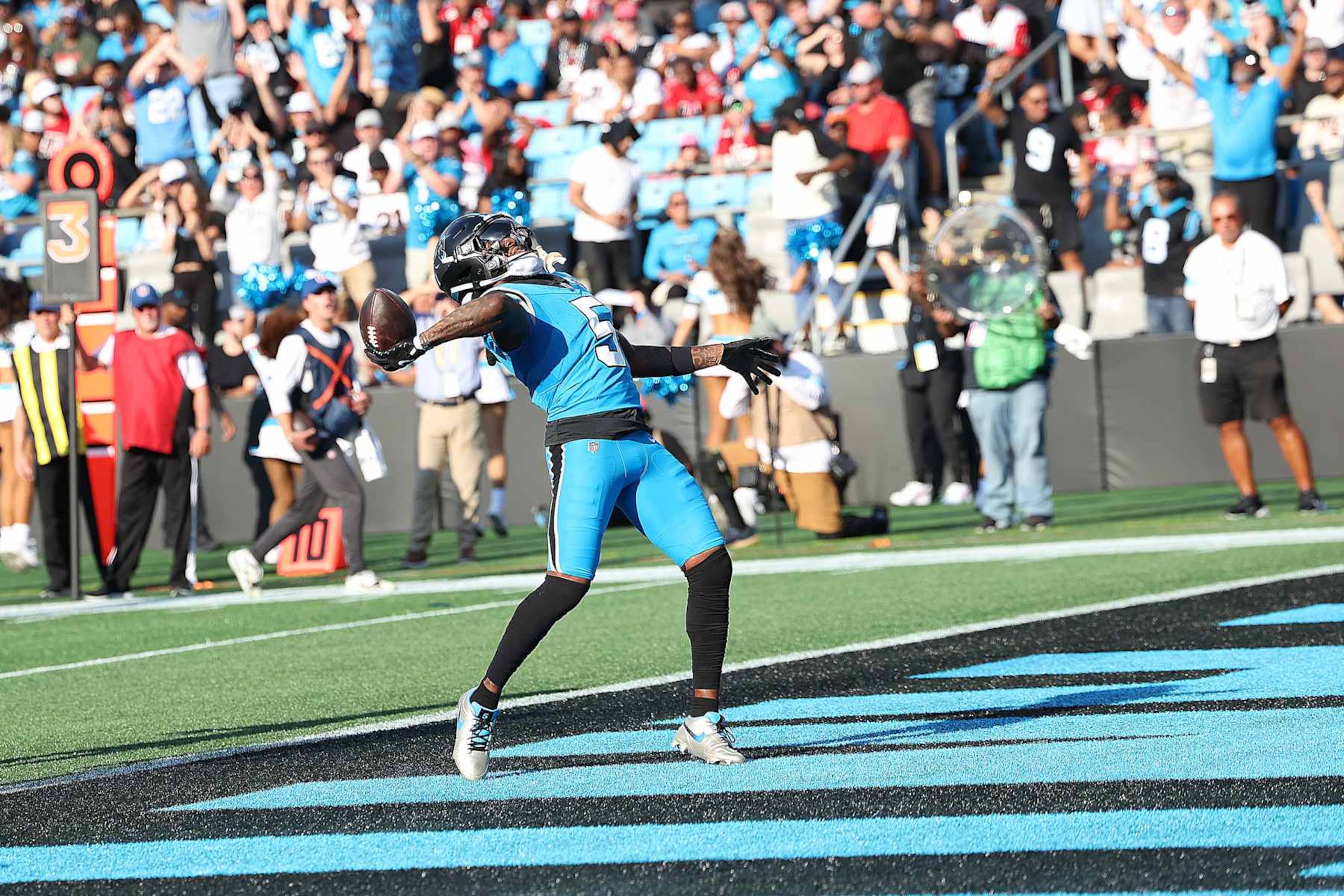 CHARLOTTE, NC - OCTOBER 13: Carolina Panthers wide receiver Diontae Johnson (5) during an NFL football game between the Atlanta Falcons and the Carolina Panthers on October 13, 2024 at Bank of America Stadium in Charlotte, N.C.  (Photo by John Byrum/Icon Sportswire via Getty Images)