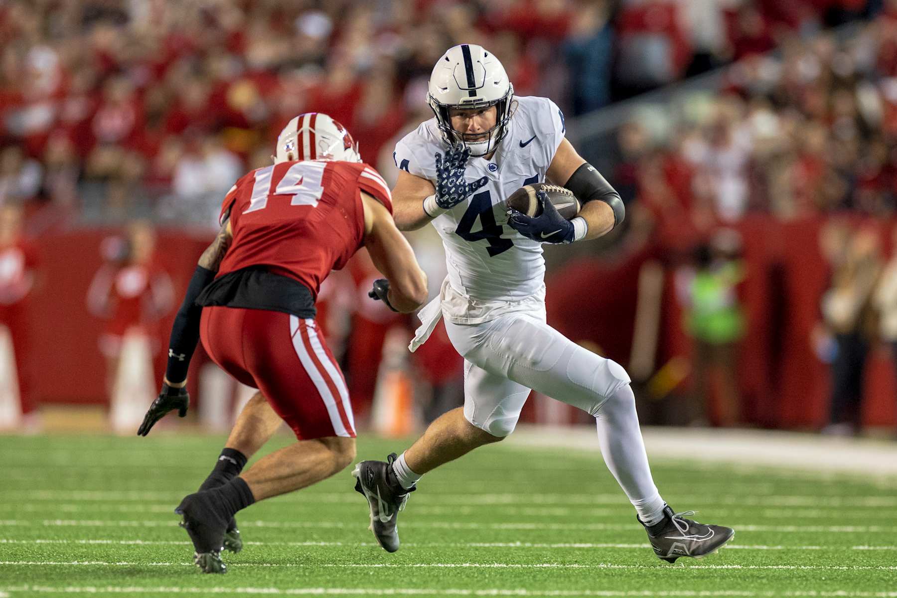 MADISON, WI - OCTOBER 26: Penn State Nittany Lions tight end Tyler Warren (44) looks to stiff arm Wisconsin Badgers safety Preston Zachman (14) durning a college football game between the Penn State Nittany Lions and the Wisconsin Badgers on October 26th, 2024 at Barry Alvarez field inside Camp Randall Stadium in Madison, WI. (Photo by Dan Sanger/Icon Sportswire via Getty Images)