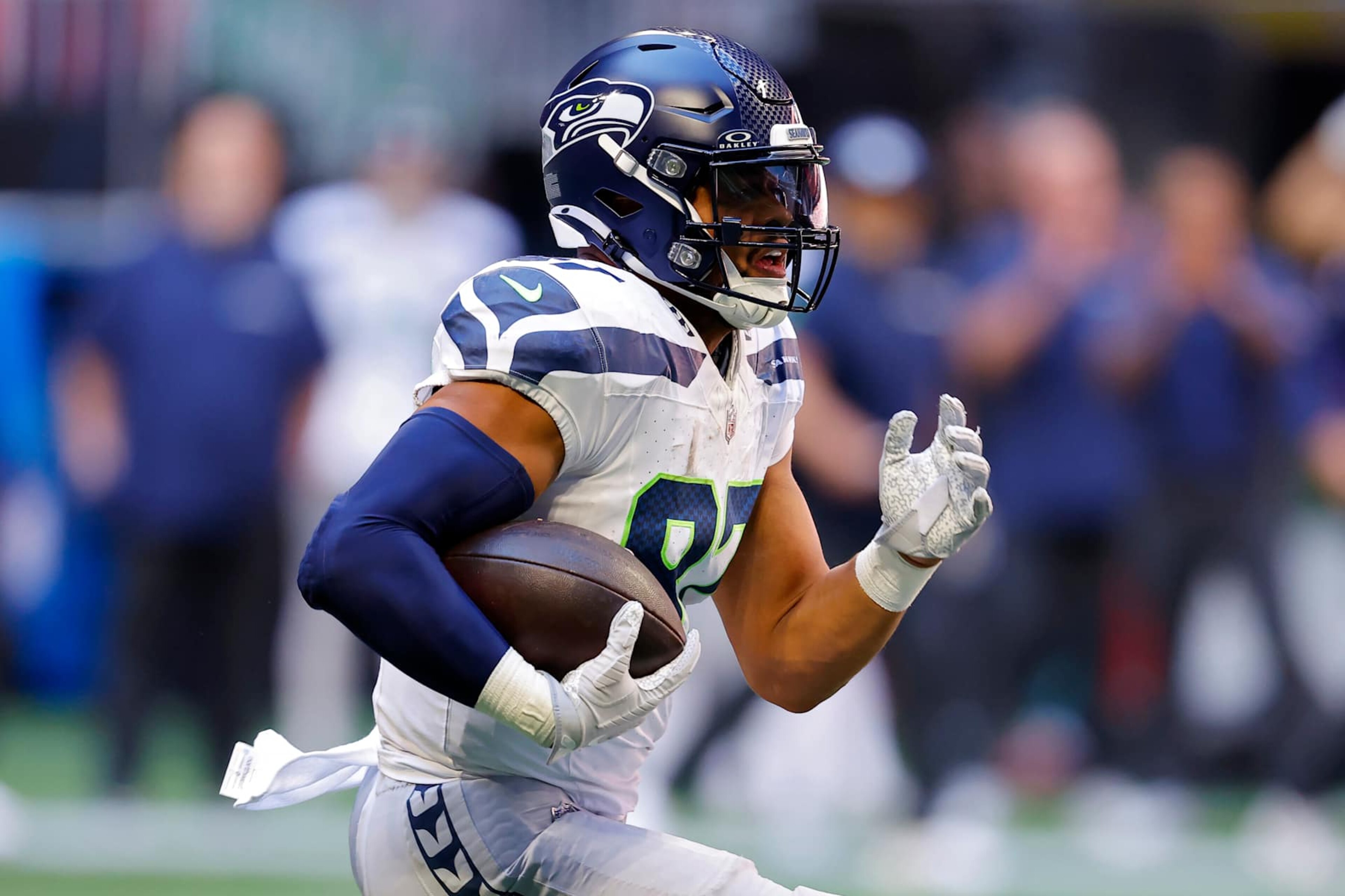 ATLANTA, GEORGIA - OCTOBER 20: Noah Fant #87 of the Seattle Seahawks runs with the ball during the second quarter against the Atlanta Falcons at Mercedes-Benz Stadium on October 20, 2024 in Atlanta, Georgia. (Photo by Todd Kirkland/Getty Images) ATLANTA, GEORGIA - OCTOBER 20: Noah Fant #87 of the Seattle Seahawks runs with the ball during the second quarter against the Atlanta Falcons at Mercedes-Benz Stadium on October 20, 2024 in Atlanta, Georgia. (Photo by Todd Kirkland/Getty Images)