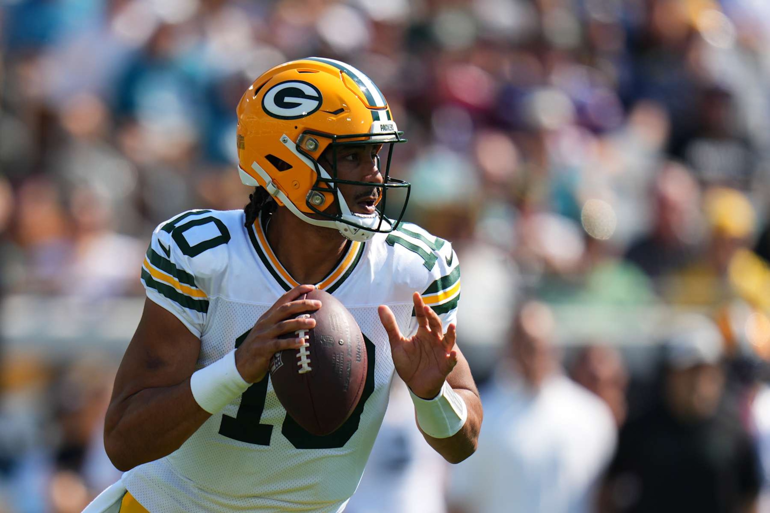 JACKSONVILLE, FLORIDA - OCTOBER 27: Jordan Love #10 of the Green Bay Packers looks to throw a pass against the Jacksonville Jaguars /d1h at EverBank Stadium on October 27, 2024 in Jacksonville, Florida. (Photo by Rich Storry/Getty Images) JACKSONVILLE, FLORIDA - OCTOBER 27: Jordan Love #10 of the Green Bay Packers looks to throw a pass against the Jacksonville Jaguars /d1h at EverBank Stadium on October 27, 2024 in Jacksonville, Florida. (Photo by Rich Storry/Getty Images)