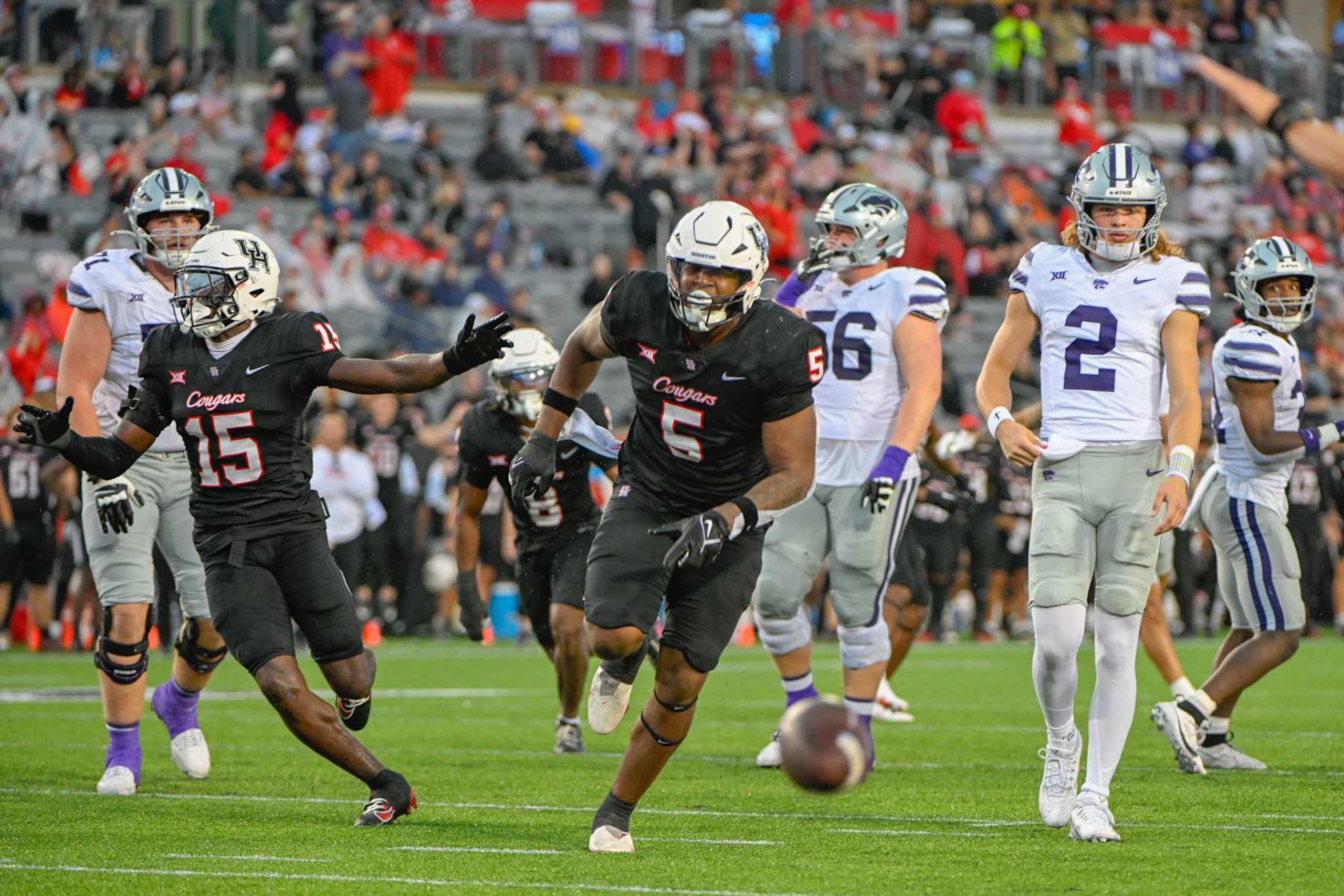 HOUSTON, CA - NOVEMBER 02: Houston Cougars defensive lineman Keith Cooper Jr. (5) celebrates his knocked down pass as Kansas State Wildcats quarterback Avery Johnson (2) looks on during first half action during the football game between the Kansas State Wildcats and Houston Cougars on November 2, 2024 at TDECU Stadium in Houston, Texas. (Photo by Ken Murray/Icon Sportswire via Getty Images)