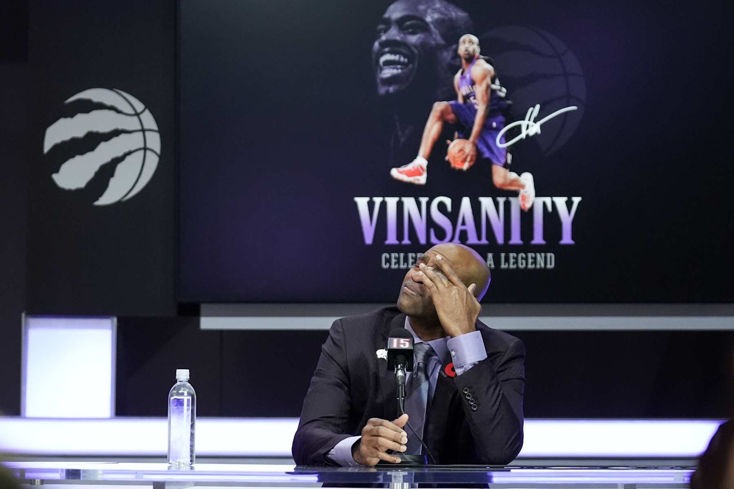TORONTO, CANADA - NOVEMBER 2 : Vince Carter speaks to media during a press conference before NBA basketball game between the Toronto Raptors and the Sacramento Kings at the Scotiabank Arena in Toronto, Ontario, Canada on November 2, 2024. The Toronto Raptors will retire the No. 15 jersey of eight-time All-Star Vince Carter on November 2. (Photo by Mert Alper Dervis/Anadolu via Getty Images) TORONTO, CANADA - NOVEMBER 2 : Vince Carter speaks to media during a press conference before NBA basketball game between the Toronto Raptors and the Sacramento Kings at the Scotiabank Arena in Toronto, Ontario, Canada on November 2, 2024. The Toronto Raptors will retire the No. 15 jersey of eight-time All-Star Vince Carter on November 2. (Photo by Mert Alper Dervis/Anadolu via Getty Images)