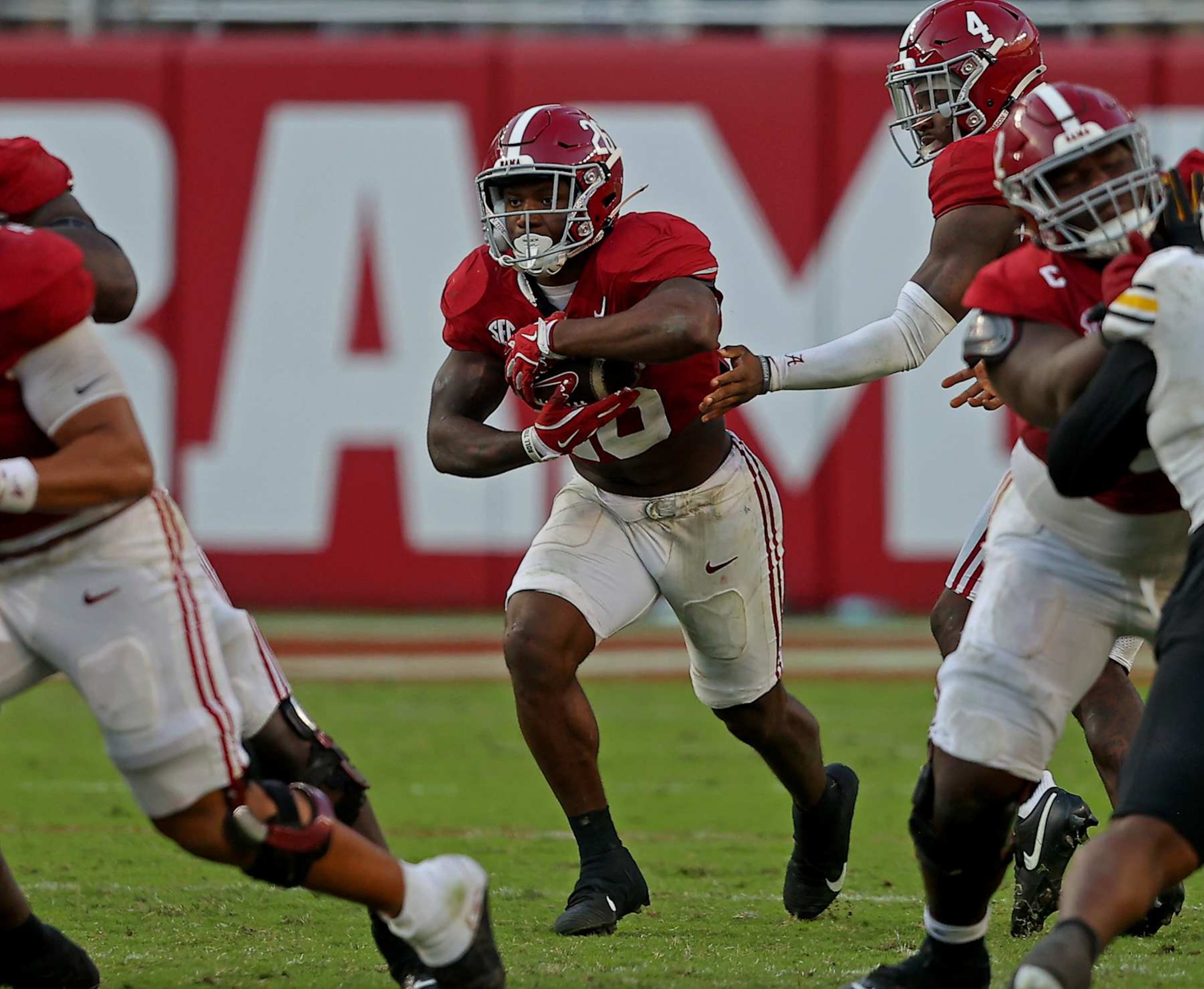TUSCALOOSA, ALABAMA - OCTOBER 26: Jam Miller #26 of the Alabama Crimson Tide takes a handoff during the fourth quarter against the Missouri Tigers at Bryant-Denny Stadium on October 26, 2024 in Tuscaloosa, Alabama. (Photo by Jason Clark/Getty Images)