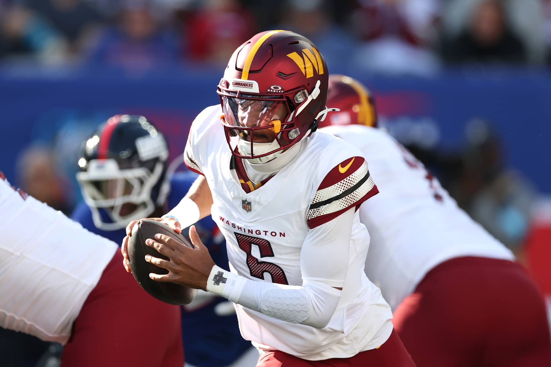 EAST RUTHERFORD, NEW JERSEY - NOVEMBER 03: Jayden Daniels #5 of the Washington Commanders scrambles during the second quarter against the New York Giants at MetLife Stadium on November 03, 2024 in East Rutherford, New Jersey. (Photo by Al Bello/Getty Images)
