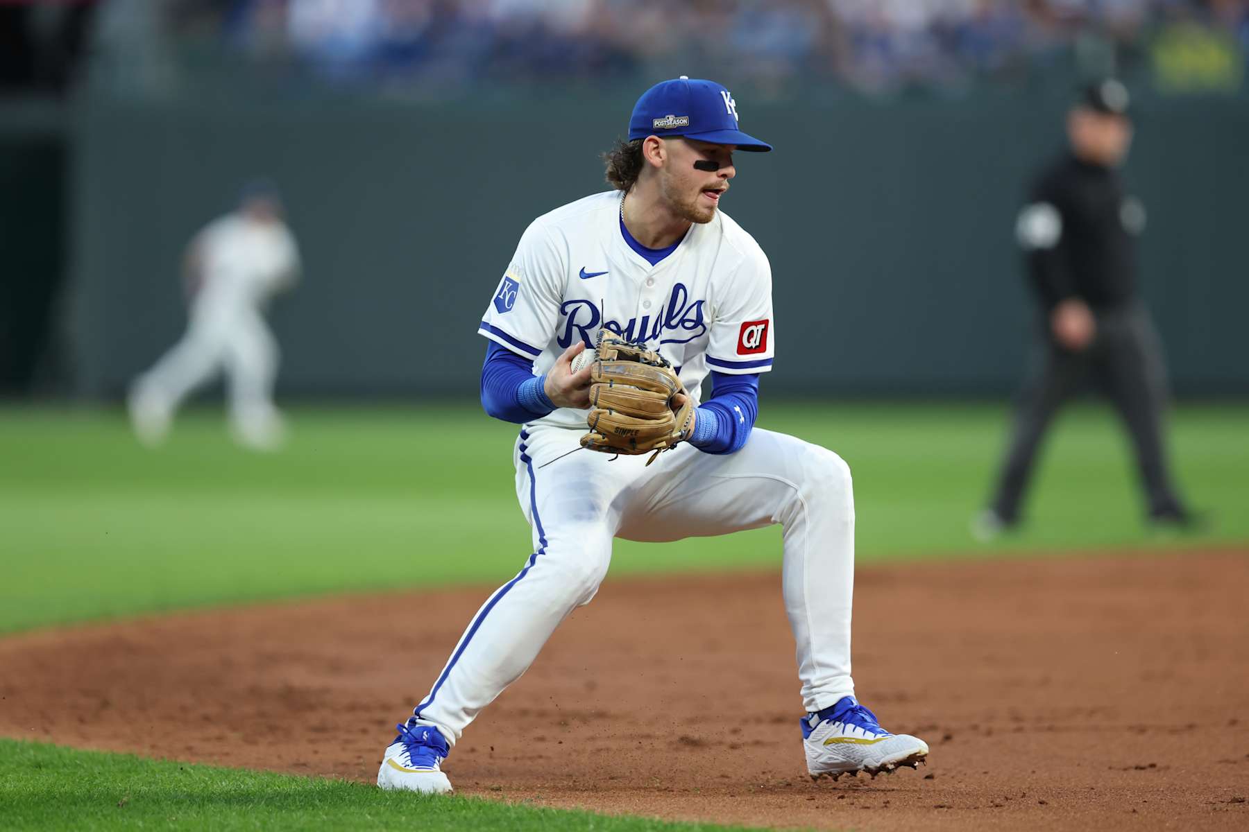 KANSAS CITY, MO - OCTOBER 09: Kansas City Royals shortstop Bobby Witt Jr. (7) comes up throwing after fielding a ground ball in the third inning of game 3 of the ALDS between the New York Yankees and Kansas City Royals on October 9, 2024 at Kauffman Stadium in Kansas City, MO. (Photo by Scott Winters/Icon Sportswire via Getty Images)