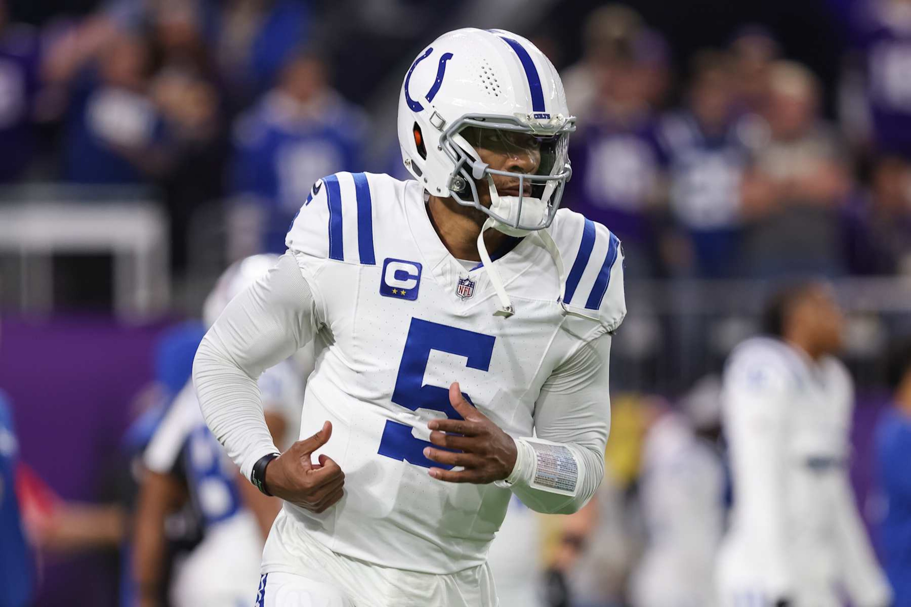 MINNEAPOLIS, MN - NOVEMBER 03: Indianapolis Colts quarterback Anthony Richardson (5) looks on before the NFL game between the Indianapolis Colts and the Minnesota Vikings on November 3rd, 2024, at U.S. Bank Stadium in Minneapolis, MN. (Photo by Bailey Hillesheim/Icon Sportswire via Getty Images) MINNEAPOLIS, MN - NOVEMBER 03: Indianapolis Colts quarterback Anthony Richardson (5) looks on before the NFL game between the Indianapolis Colts and the Minnesota Vikings on November 3rd, 2024, at U.S. Bank Stadium in Minneapolis, MN. (Photo by Bailey Hillesheim/Icon Sportswire via Getty Images)