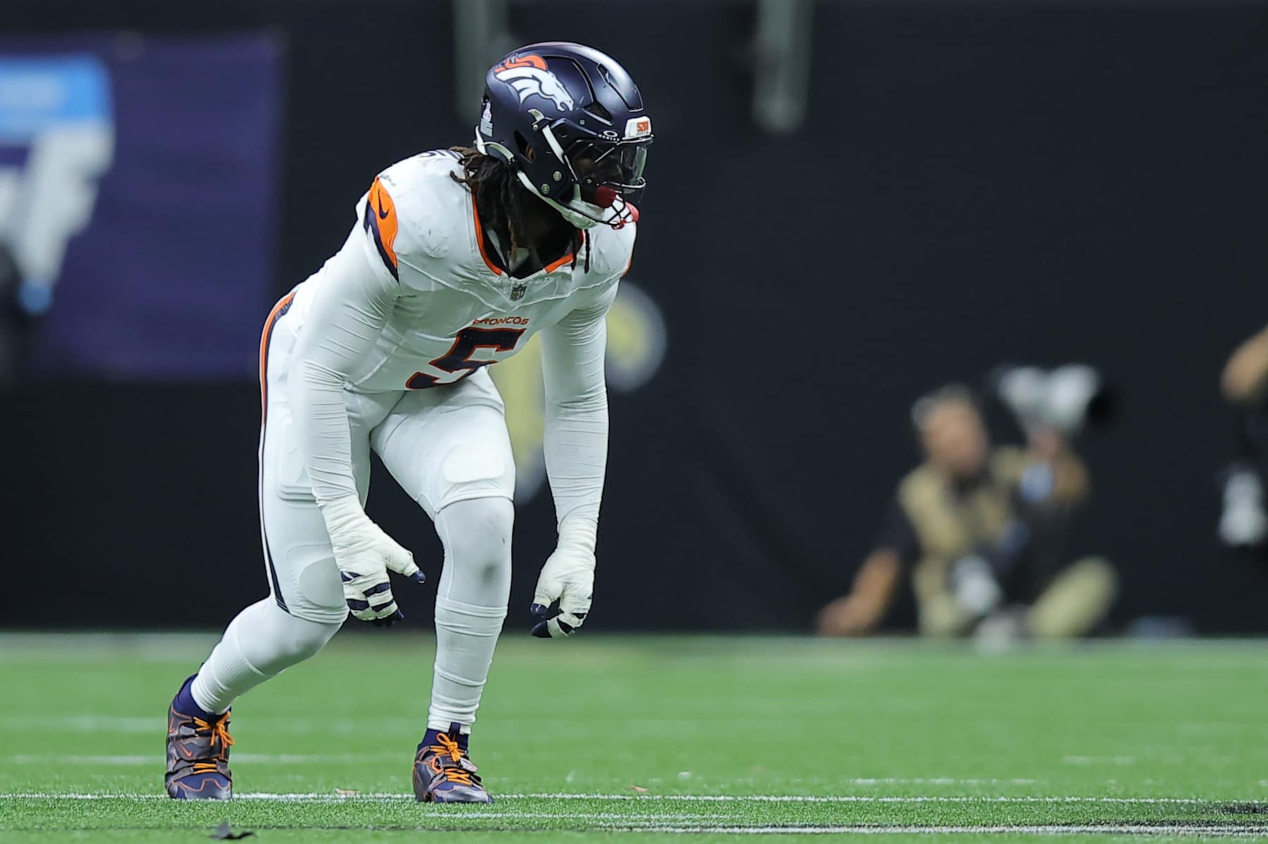 NEW ORLEANS, LOUISIANA - OCTOBER 17: Baron Browning #5 of the Denver Broncos in action against the New Orleans Saints during a game at Caesars Superdome on October 17, 2024 in New Orleans, Louisiana. (Photo by Jonathan Bachman/Getty Images)
