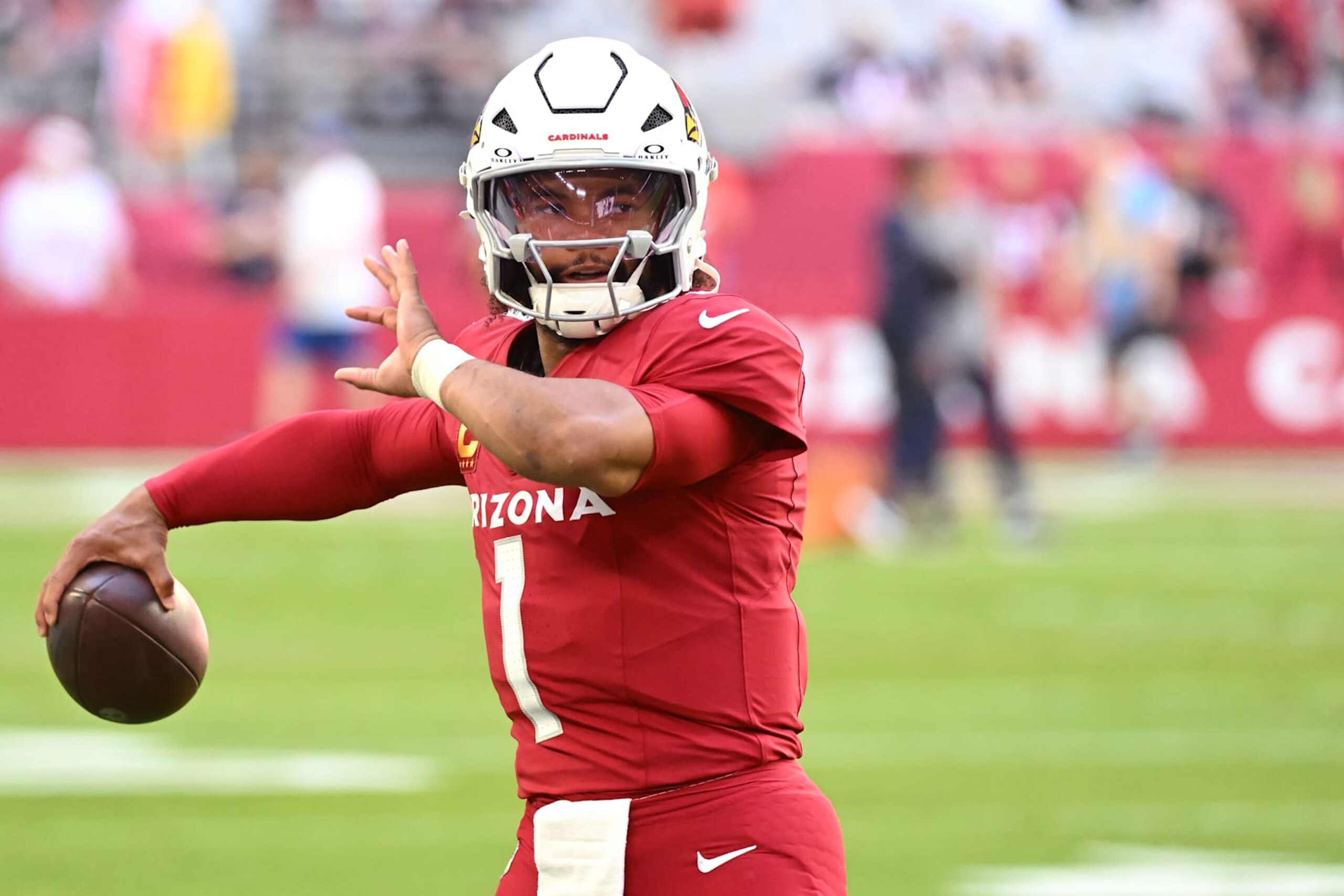GLENDALE, ARIZONA - NOVEMBER 03: Kyler Murray #1 of the Arizona Cardinals warms up prior to a game against the Chicago Bears at State Farm Stadium on November 03, 2024 in Glendale, Arizona. (Photo by Norm Hall/Getty Images)