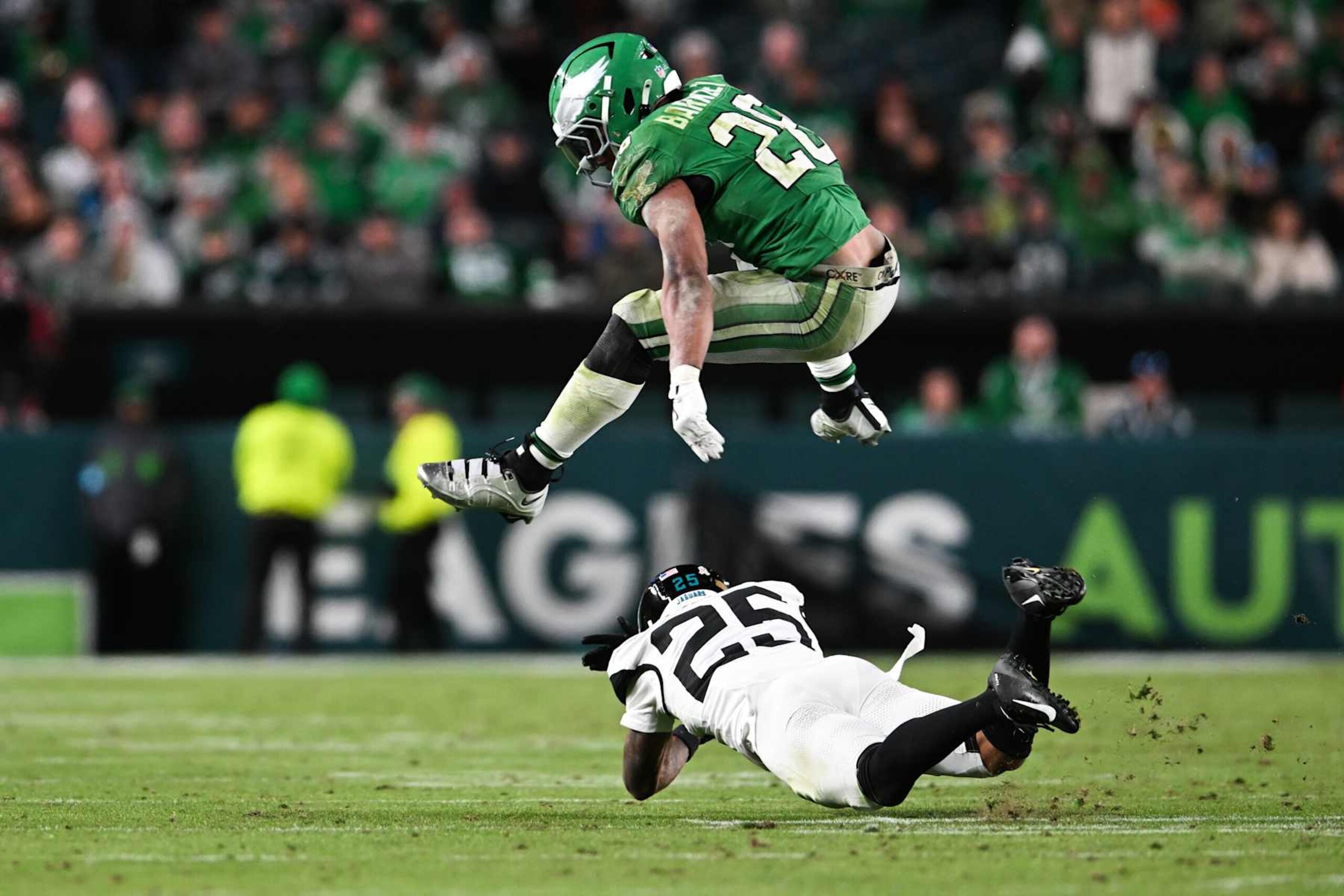 PHILADELPHIA, PENNSYLVANIA - NOVEMBER 3: Saquon Barkley #26 of the Philadelphia Eagles runs with the football during the fourth quarter against the Jacksonville Jaguars at Lincoln Financial Field on November 3, 2024 in Philadelphia, Pennsylvania. (Photo by Kathryn Riley/Getty Images)