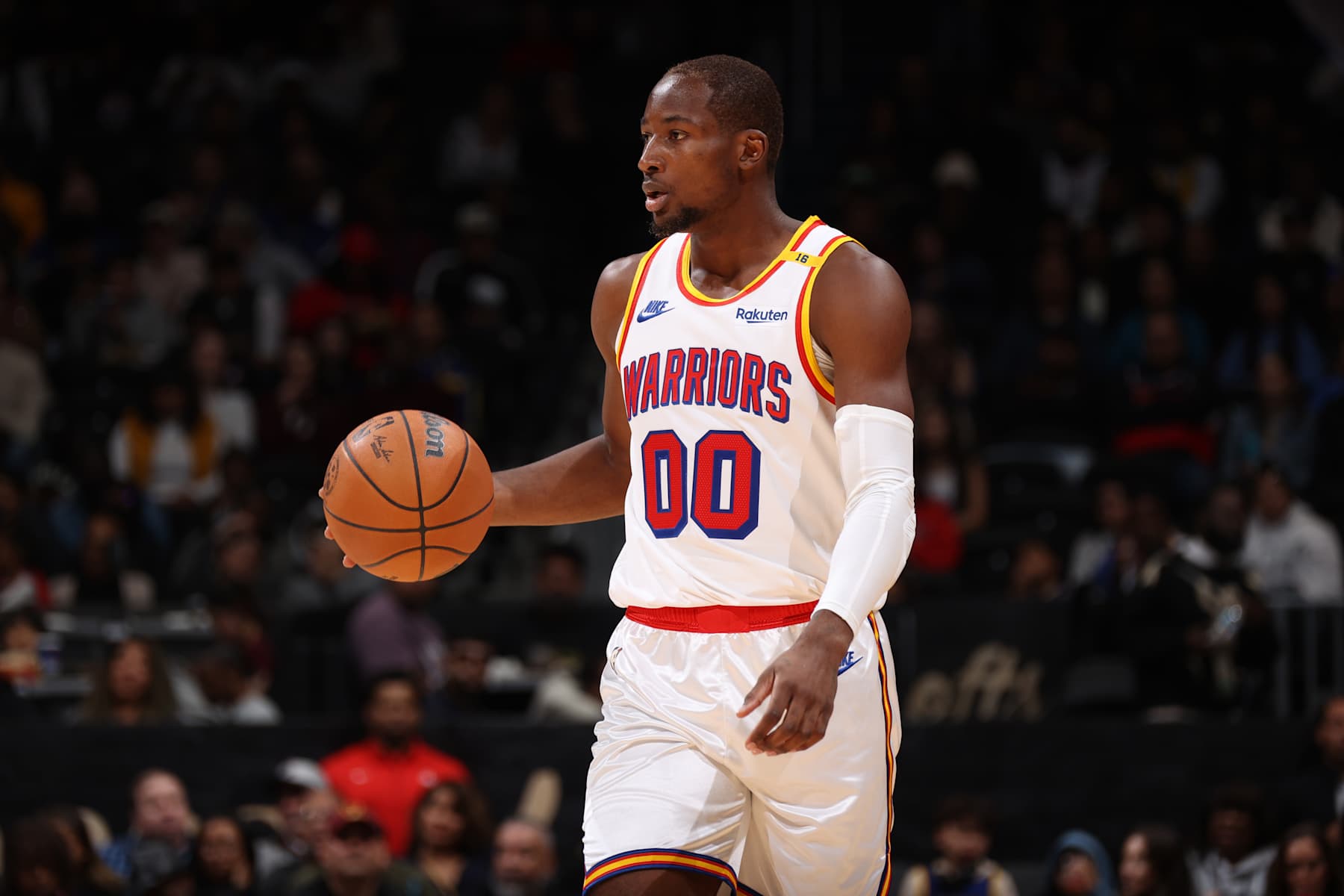 WASHINGTON, DC -  NOVEMBER 4: Jonathan Kuminga #00 of the Golden State Warriors dribbles the ball during the game against the Washington Wizards on November 4, 2024 at Capital One Arena in Washington, DC. NOTE TO USER: User expressly acknowledges and agrees that, by downloading and or using this Photograph, user is consenting to the terms and conditions of the Getty Images License Agreement. Mandatory Copyright Notice: Copyright 2024 NBAE (Photo by Stephen Gosling/NBAE via Getty Images)