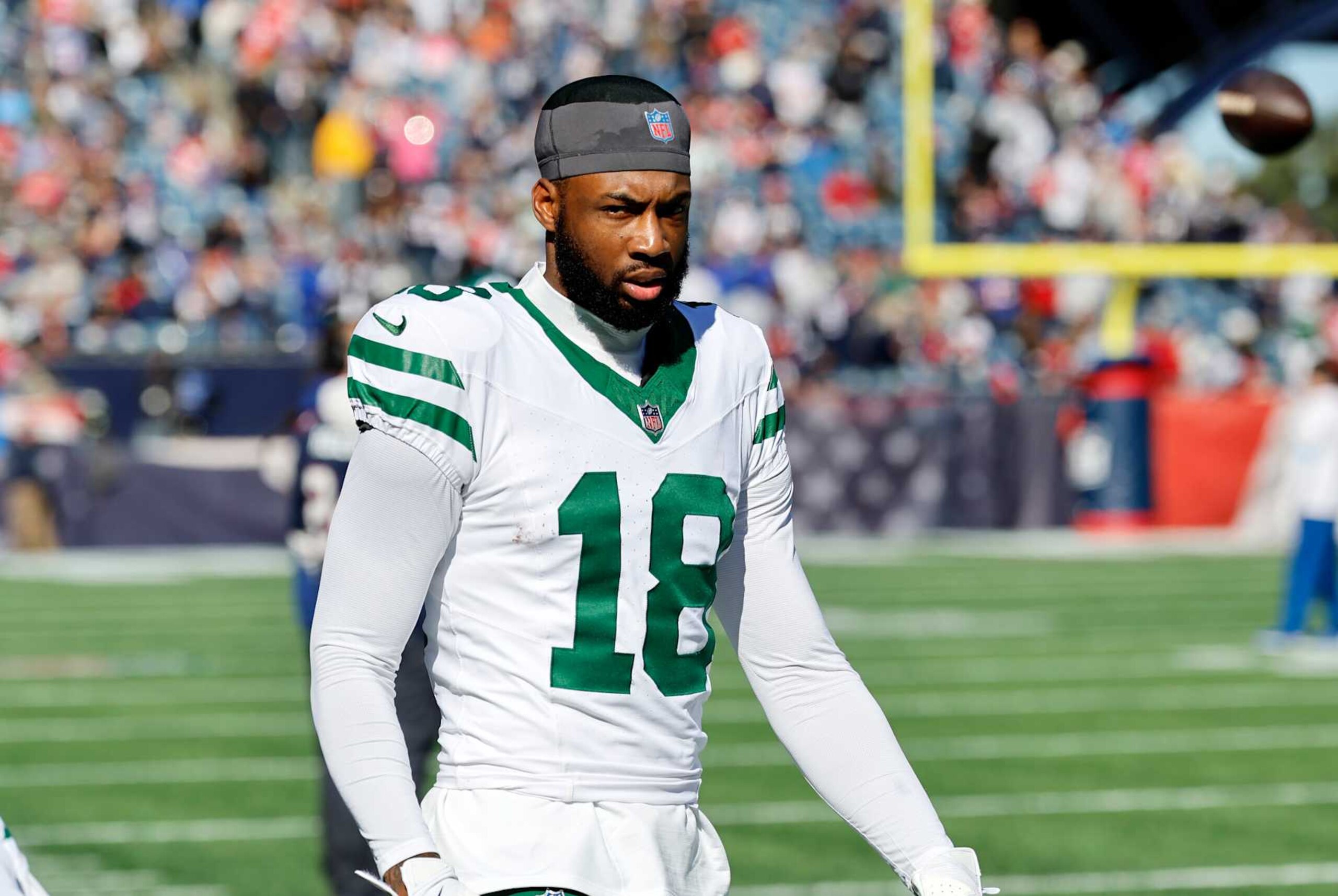 FOXBOROUGH, MA - OCTOBER 27: New York Jets wide receiver Mike Williams (18) before a game between the New England Patriots and the New York Jets on October 27, 2024, at Gillette Stadium in Foxborough, Massachusetts. (Photo by Fred Kfoury III/Icon Sportswire via Getty Images) FOXBOROUGH, MA - OCTOBER 27: New York Jets wide receiver Mike Williams (18) before a game between the New England Patriots and the New York Jets on October 27, 2024, at Gillette Stadium in Foxborough, Massachusetts. (Photo by Fred Kfoury III/Icon Sportswire via Getty Images)