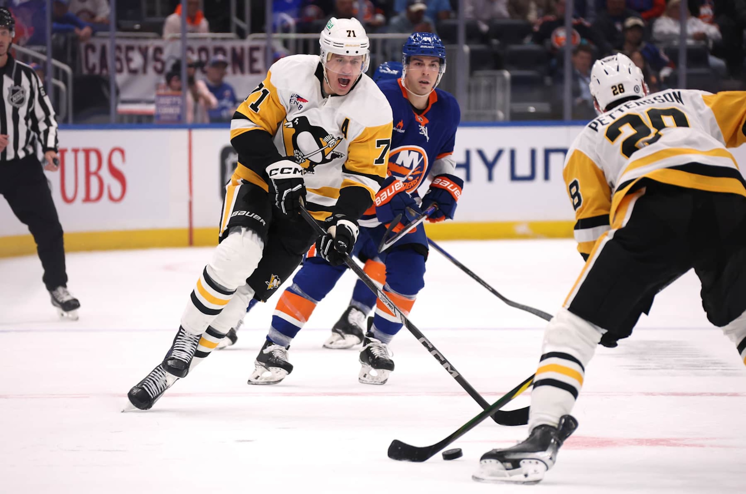 ELMONT, NEW YORK - NOVEMBER 05: Evgeni Malkin #71 of the Pittsburgh Penguins skates against the New York Islanders during their game at UBS Arena on November 05, 2024 in Elmont, New York. (Photo by Al Bello/Getty Images) ELMONT, NEW YORK - NOVEMBER 05: Evgeni Malkin #71 of the Pittsburgh Penguins skates against the New York Islanders during their game at UBS Arena on November 05, 2024 in Elmont, New York. (Photo by Al Bello/Getty Images)