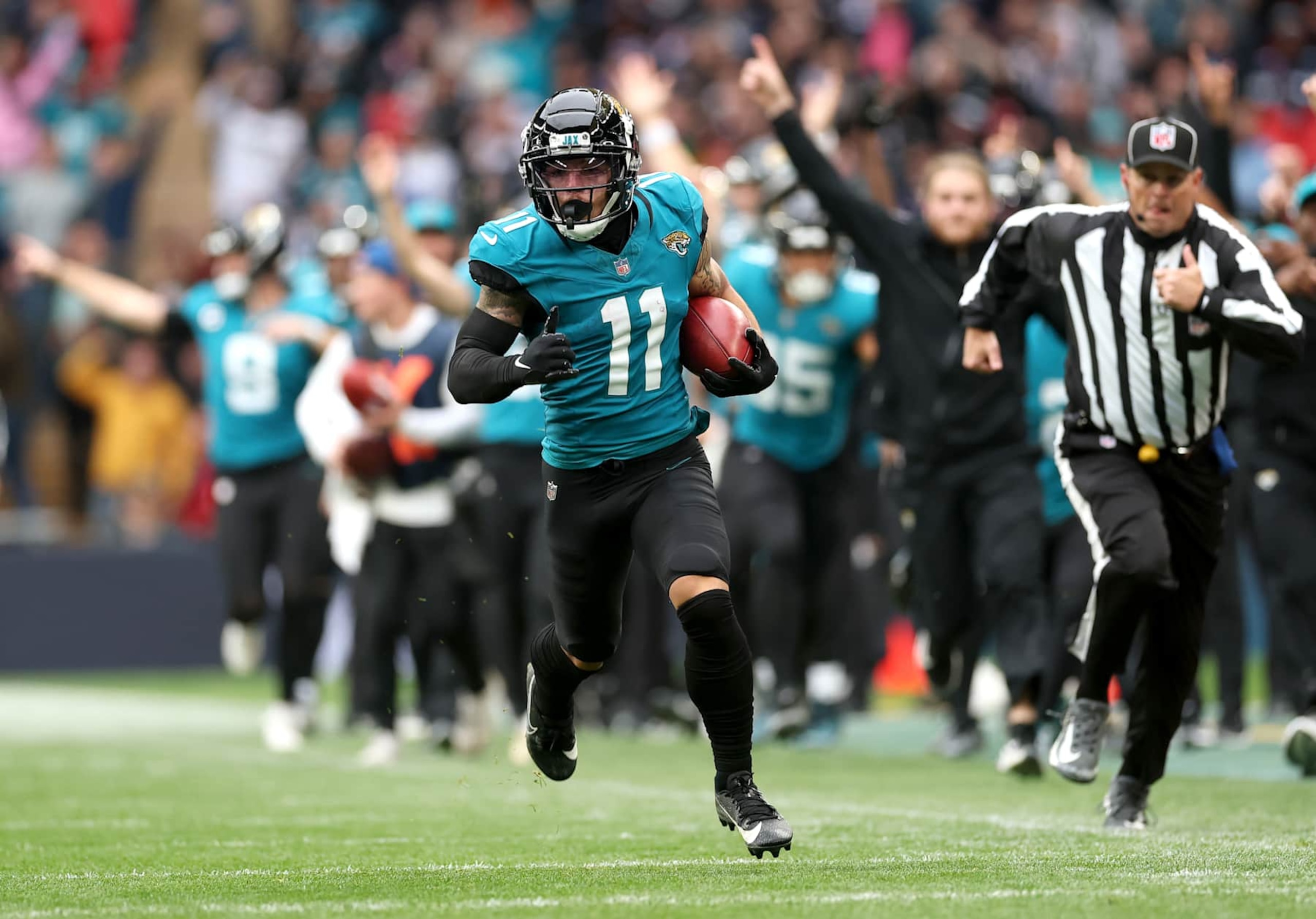 LONDON, ENGLAND - OCTOBER 20: Parker Washington of Jacksonville Jaguars runs with the ball prior to scoring a touch down during the NFL match between New England Patriots and Jacksonville Jaguars at Wembley Stadium on October 20, 2024 in London, England. (Photo by Richard Heathcote/Getty Images) LONDON, ENGLAND - OCTOBER 20: Parker Washington of Jacksonville Jaguars runs with the ball prior to scoring a touch down during the NFL match between New England Patriots and Jacksonville Jaguars at Wembley Stadium on October 20, 2024 in London, England. (Photo by Richard Heathcote/Getty Images)