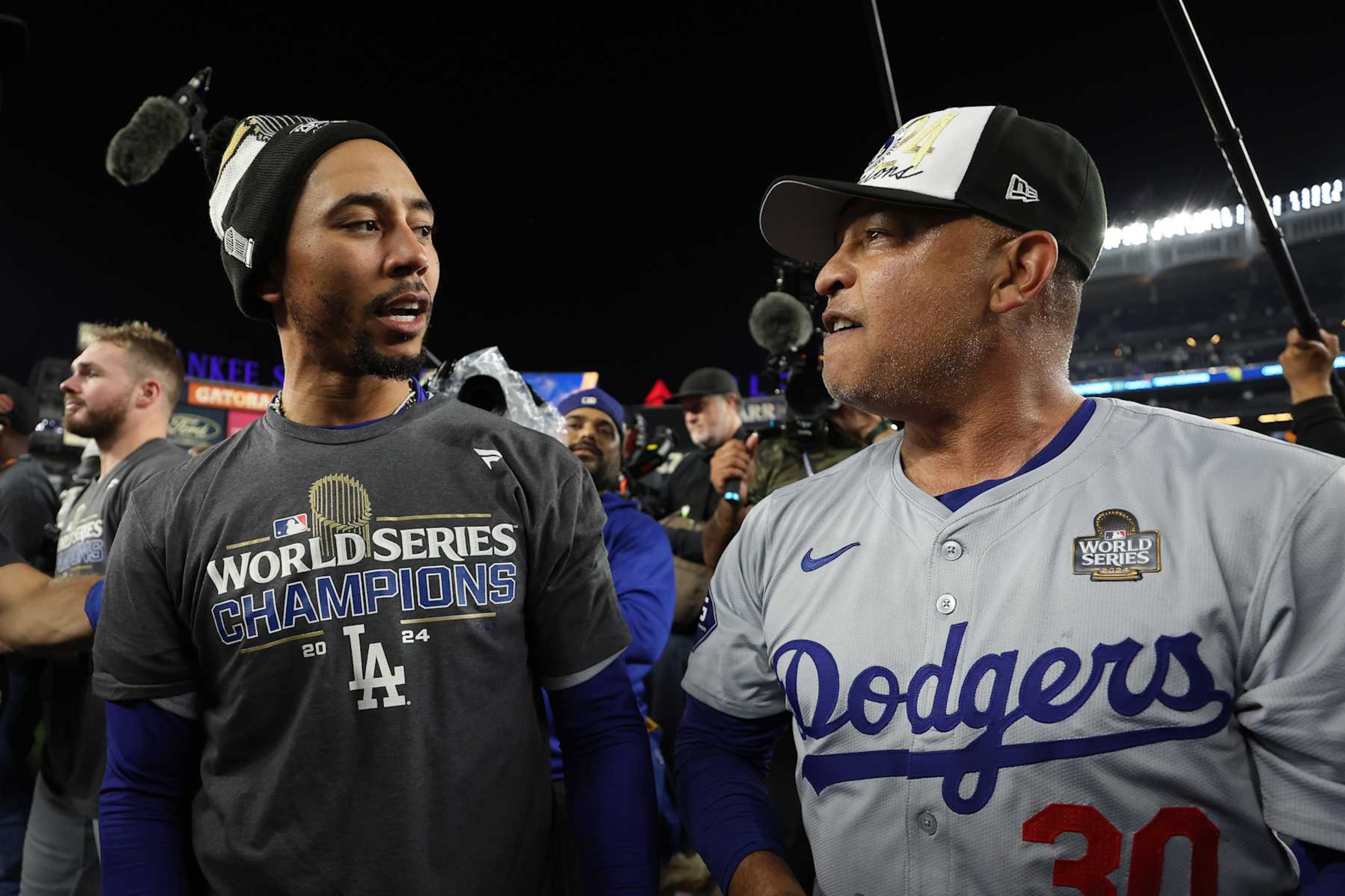 Mookie Betts (L) and Dave Roberts (R)