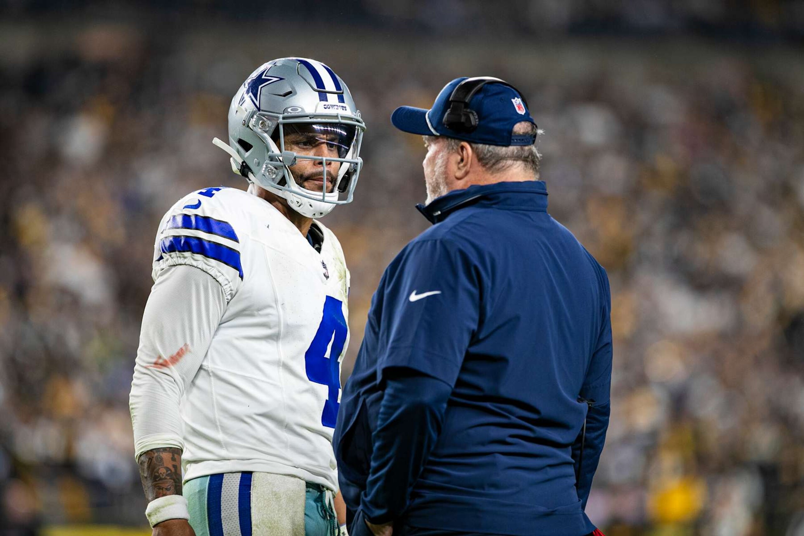 PITTSBURGH, PA - OCTOBER 06: Dallas Cowboys quarterback Dak Prescott (4) talks with Dallas Cowboys head coach Mike McCarthy during the regular season NFL football game between the Dallas Cowboys and Pittsburgh Steelers on October 06, 2024 at Acrisure Stadium in Pittsburgh, PA. (Photo by Mark Alberti/Icon Sportswire via Getty Images)