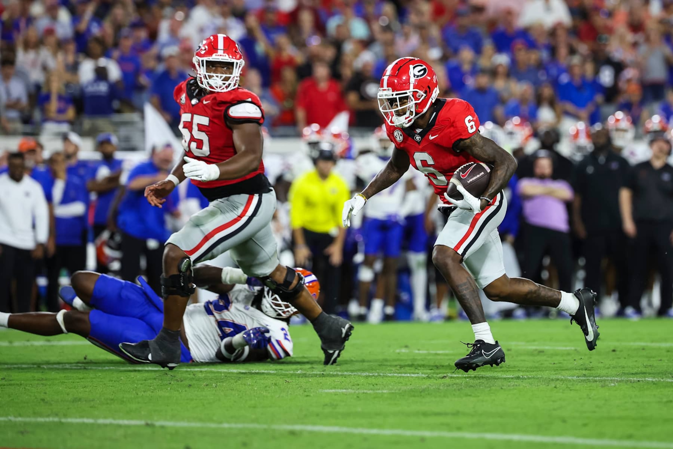 JACKSONVILLE, FLORIDA - NOVEMBER 02: Dominic Lovett #6 of the Georgia Bulldogs scores a touchdown during the second half of a game against the Florida Gators at EverBank Stadium on November 02, 2024 in Jacksonville, Florida. (Photo by James Gilbert/Getty Images) JACKSONVILLE, FLORIDA - NOVEMBER 02: Dominic Lovett #6 of the Georgia Bulldogs scores a touchdown during the second half of a game against the Florida Gators at EverBank Stadium on November 02, 2024 in Jacksonville, Florida. (Photo by James Gilbert/Getty Images)