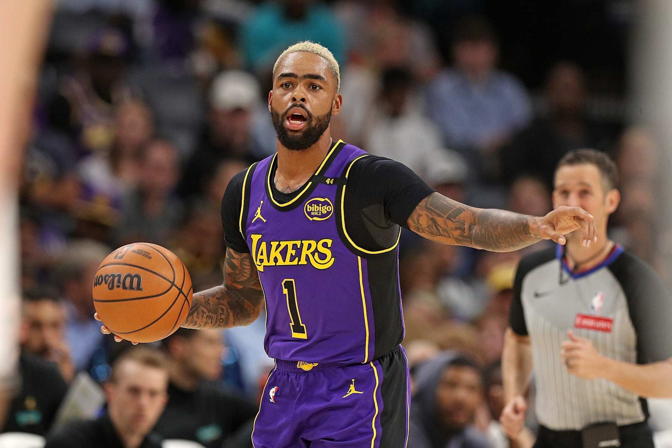 MEMPHIS, TENNESSEE - NOVEMBER 06: D'Angelo Russell #1 of the Los Angeles Lakers brings the ball up court during the game against the Memphis Grizzlies at FedExForum on November 06, 2024 in Memphis, Tennessee. NOTE TO USER: User expressly acknowledges and agrees that, by downloading and or using this photograph, User is consenting to the terms and conditions of the Getty Images License Agreement. (Photo by Justin Ford/Getty Images)