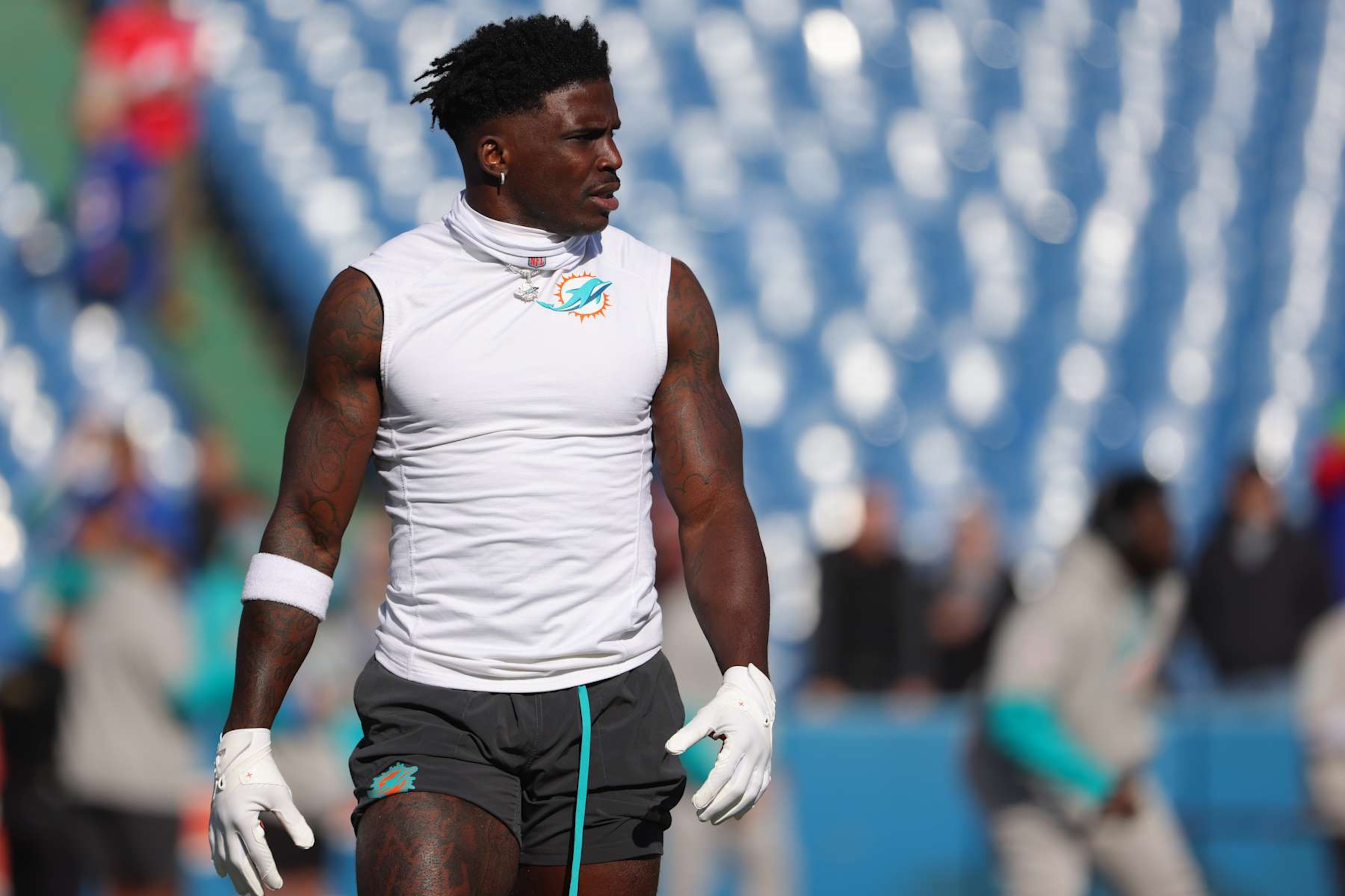 ORCHARD PARK, NEW YORK - NOVEMBER 03: Tyreek Hill #10 of the Miami Dolphins warms up prior to a game against the Buffalo Bills at Highmark Stadium on November 03, 2024 in Orchard Park, New York. (Photo by Timothy T Ludwig/Getty Images) ORCHARD PARK, NEW YORK - NOVEMBER 03: Tyreek Hill #10 of the Miami Dolphins warms up prior to a game against the Buffalo Bills at Highmark Stadium on November 03, 2024 in Orchard Park, New York. (Photo by Timothy T Ludwig/Getty Images)
