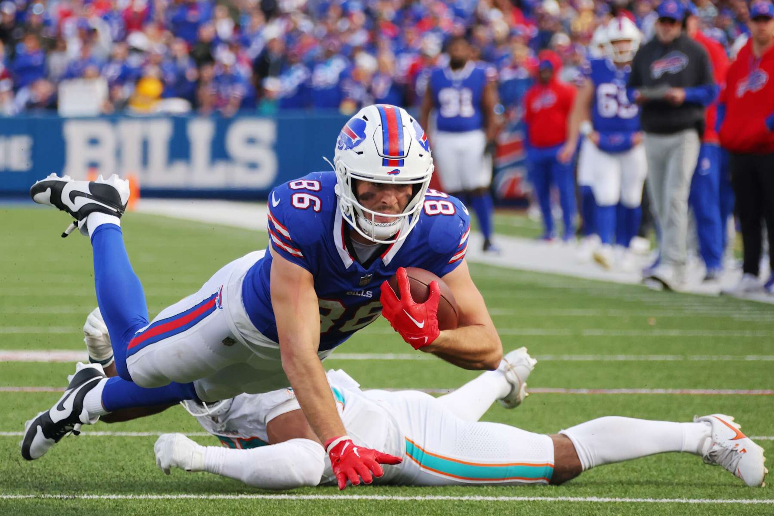 ORCHARD PARK, NEW YORK - NOVEMBER 03: Jordyn Brooks #20 of the Miami Dolphins tackles Dalton Kincaid #86 of the Buffalo Bills during the fourth quarter of the game at Highmark Stadium on November 03, 2024 in Orchard Park, New York. (Photo by Timothy T Ludwig/Getty Images)