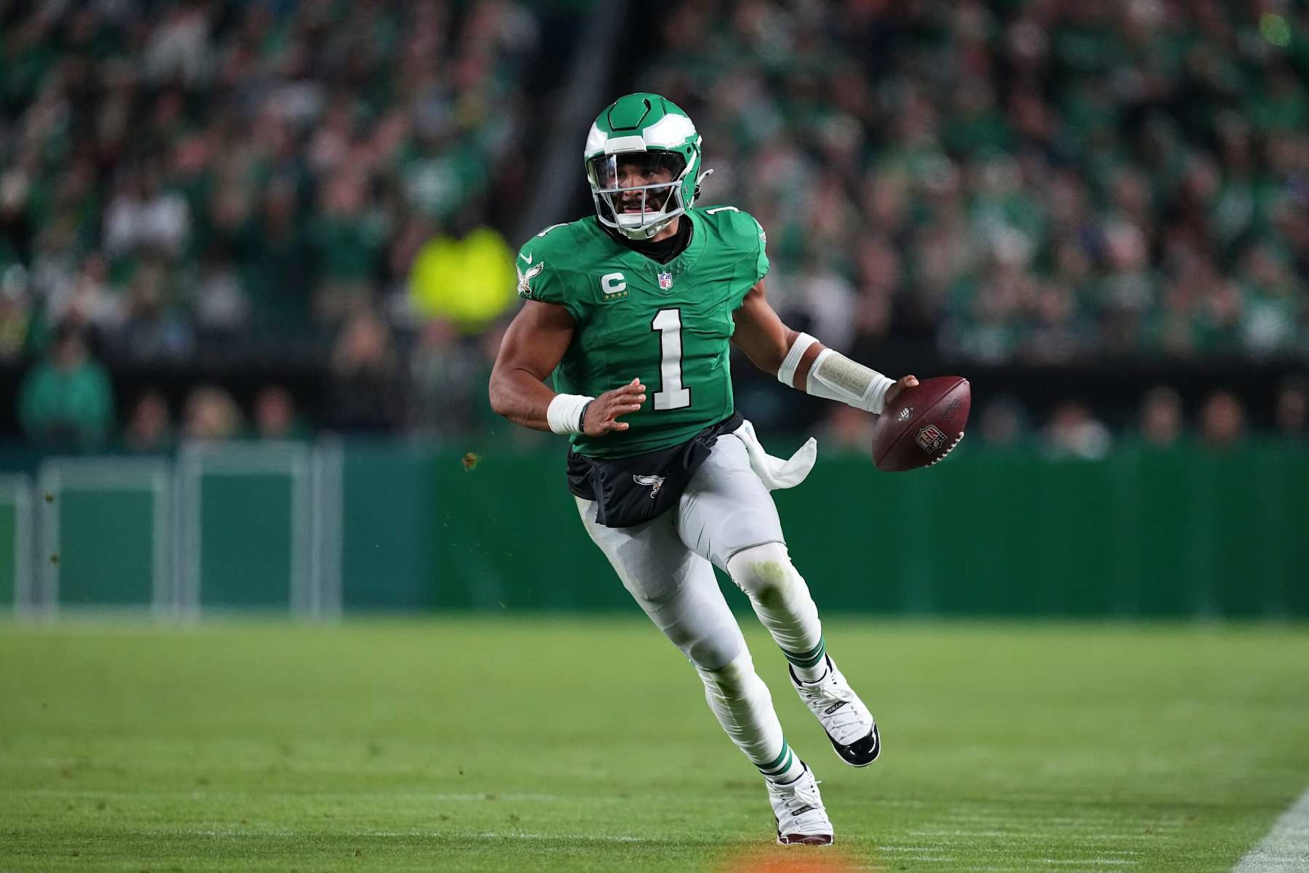 PHILADELPHIA, PENNSYLVANIA - NOVEMBER 3: Jalen Hurts #1 of the Philadelphia Eagles runs the ball against the Jacksonville Jaguars at Lincoln Financial Field on November 3, 2024 in Philadelphia, Pennsylvania. (Photo by Mitchell Leff/Getty Images)